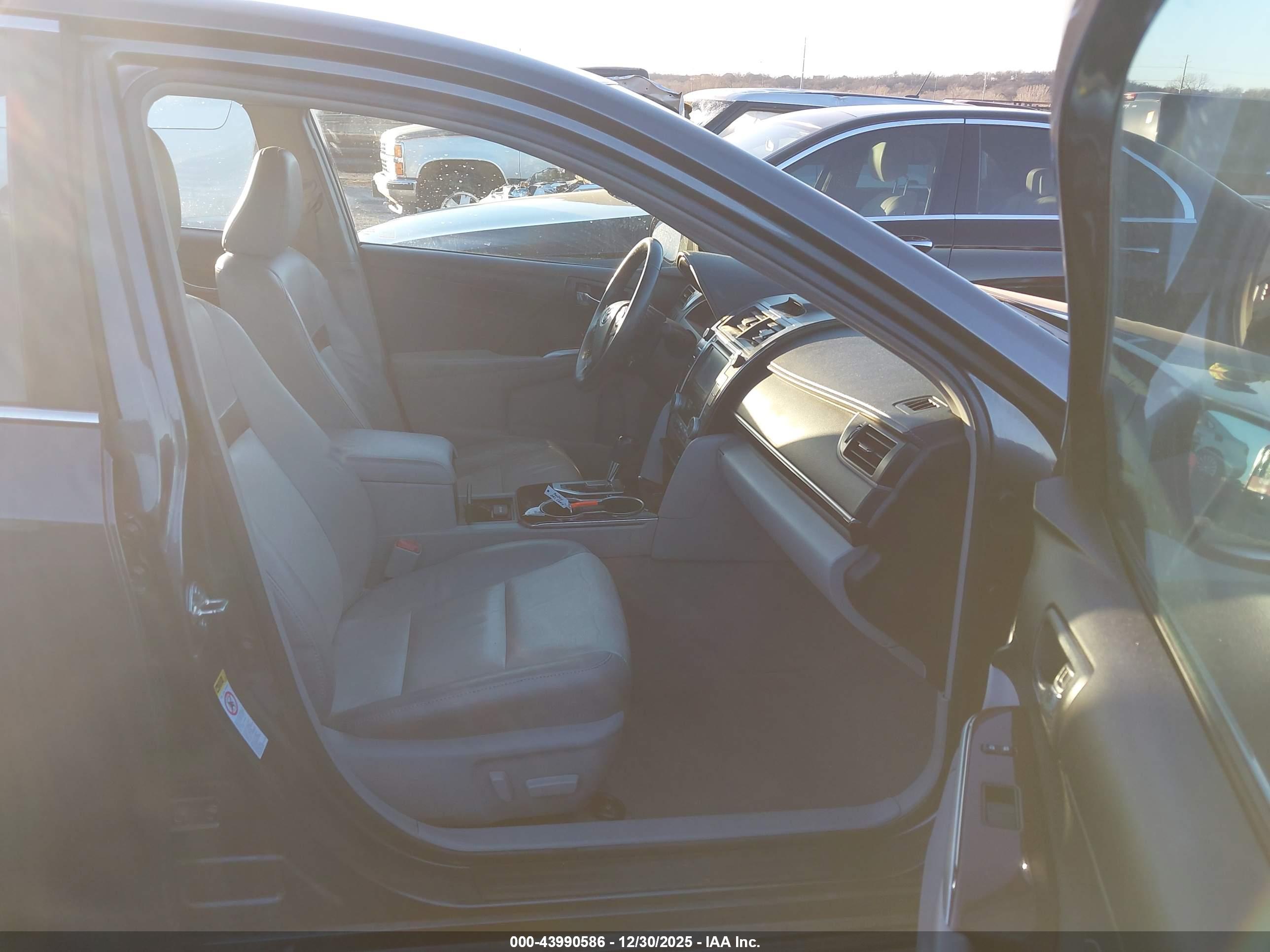 TOYOTA CAMRY image 5