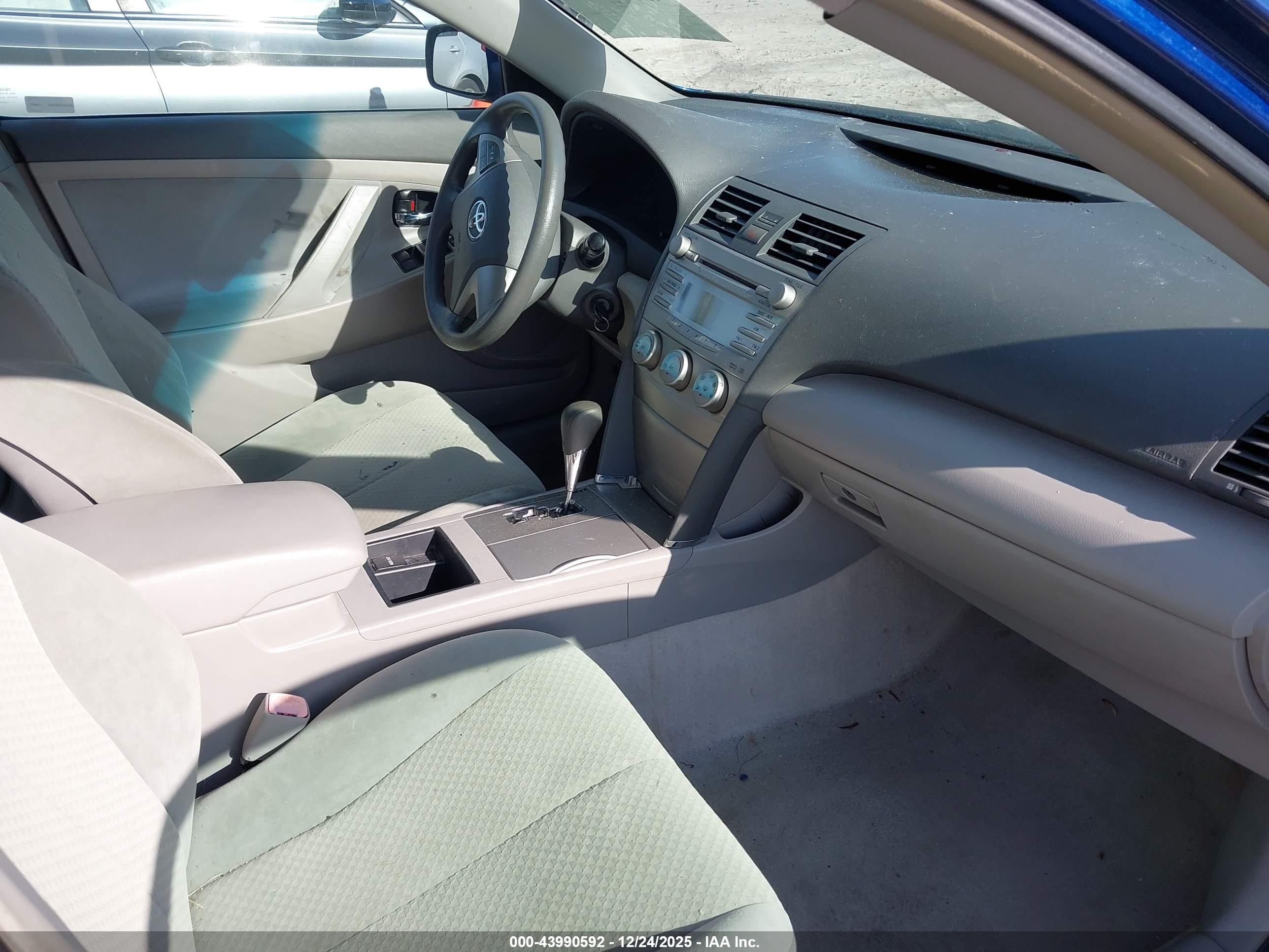 TOYOTA CAMRY image 5