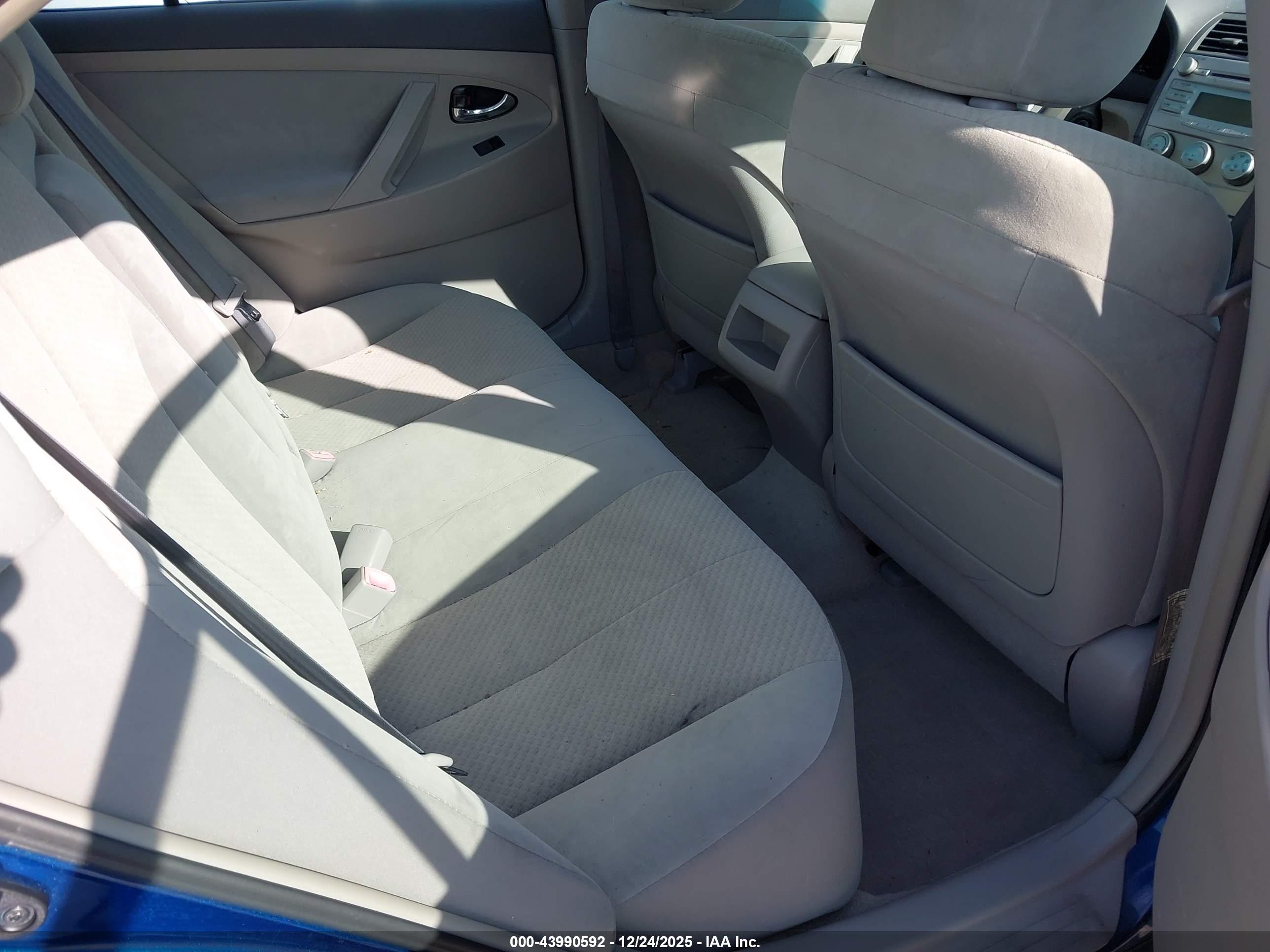 TOYOTA CAMRY image 8