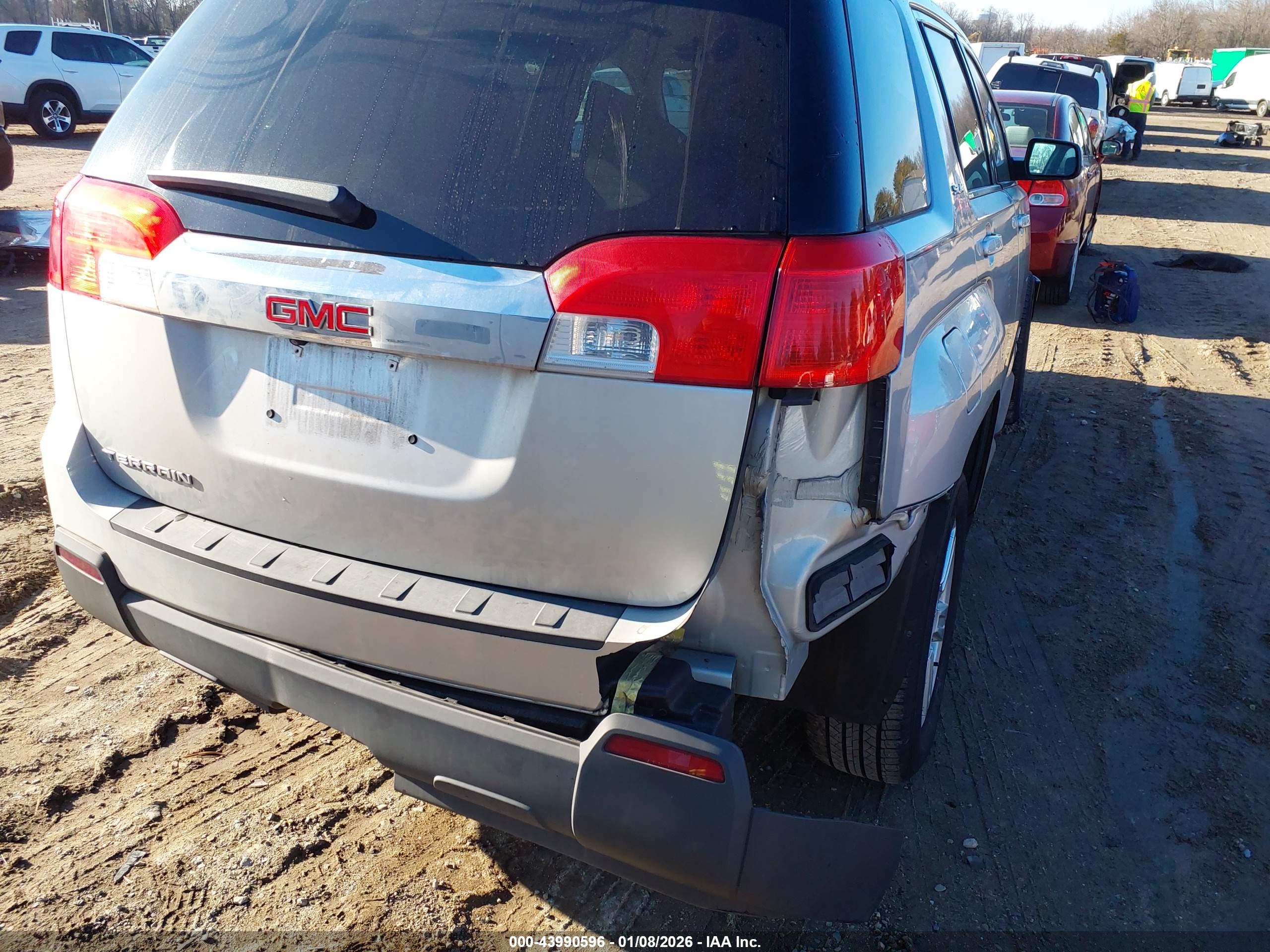 GMC TERRAIN image 6