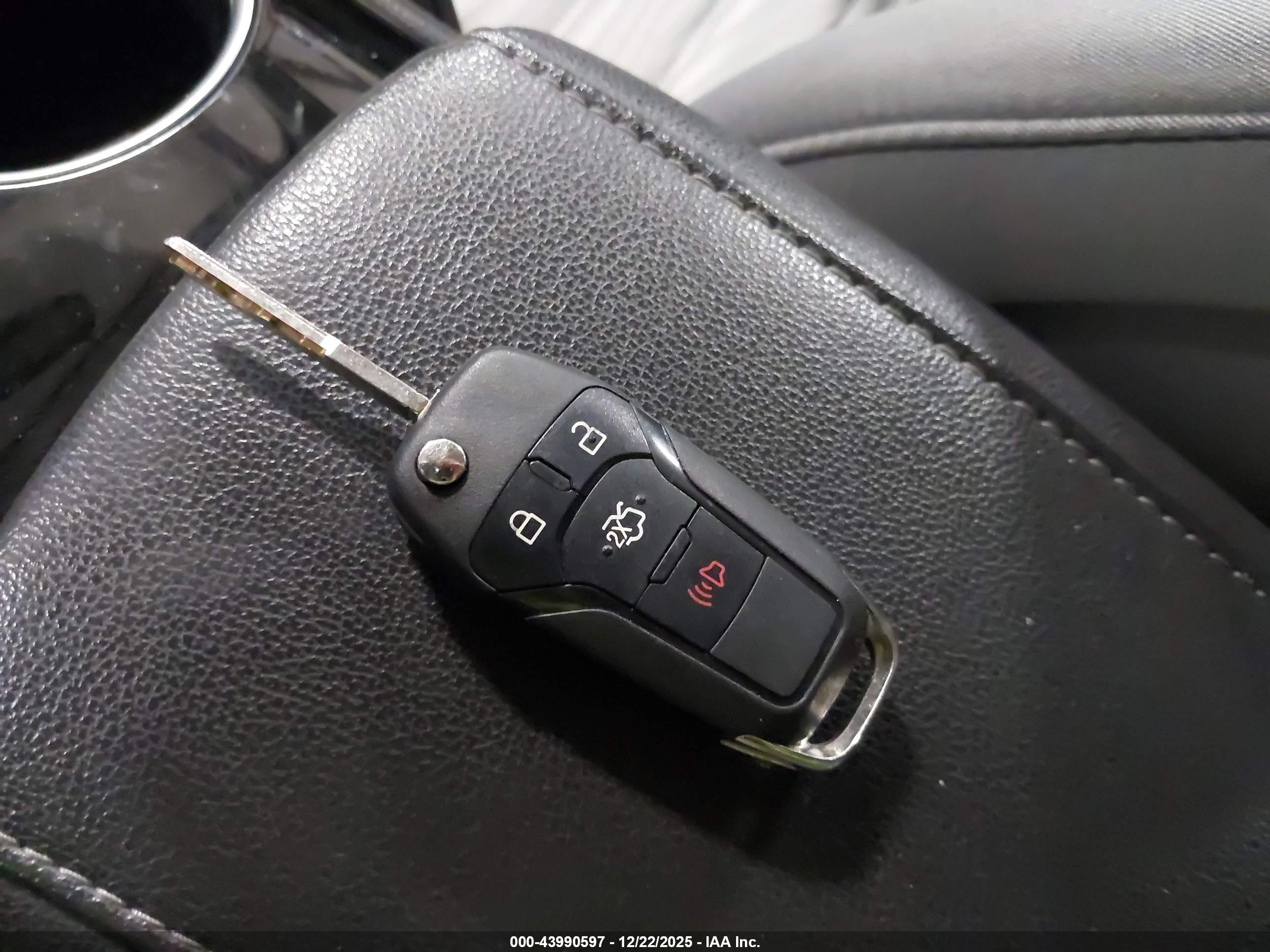FORD FUSION image 11