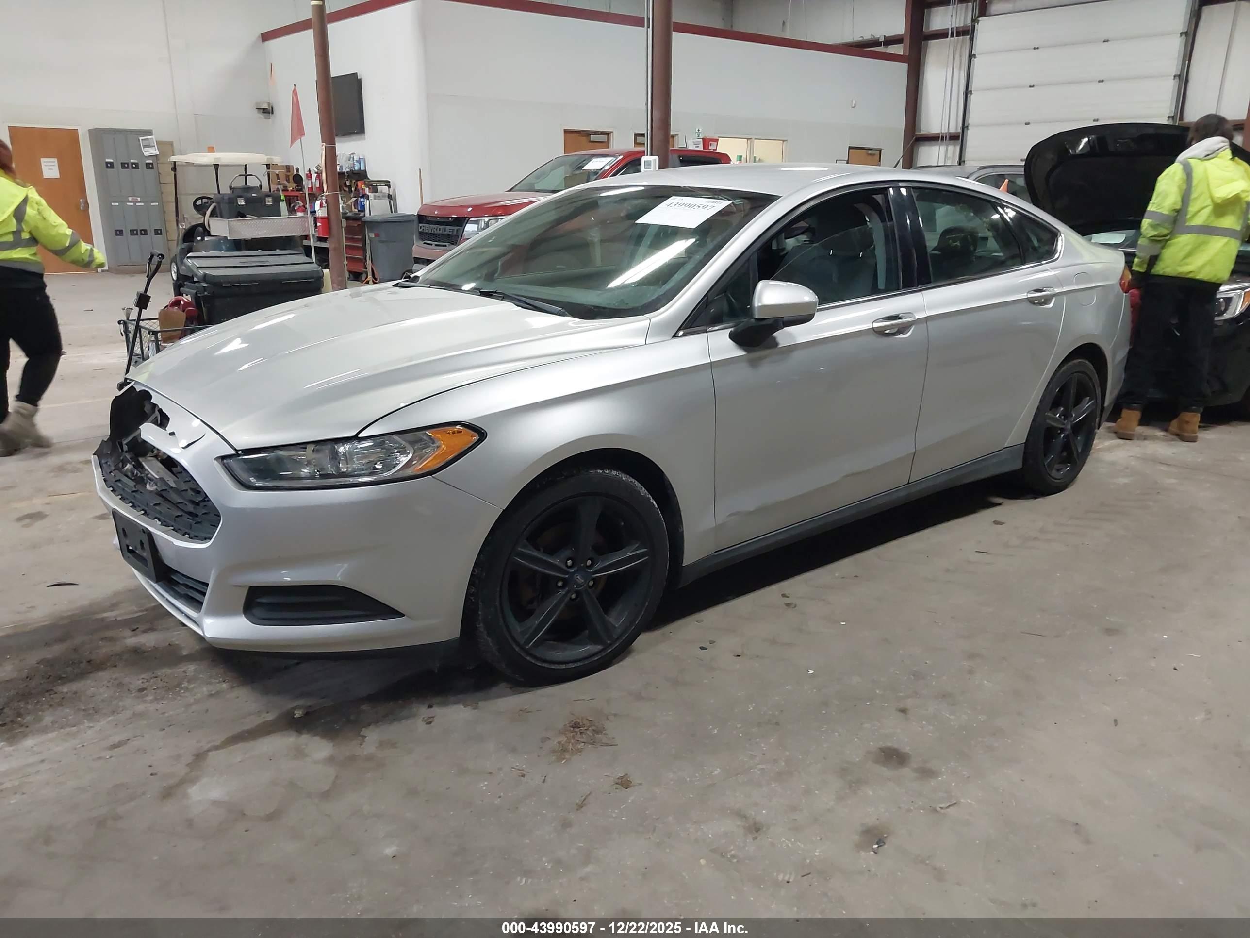 FORD FUSION image 2