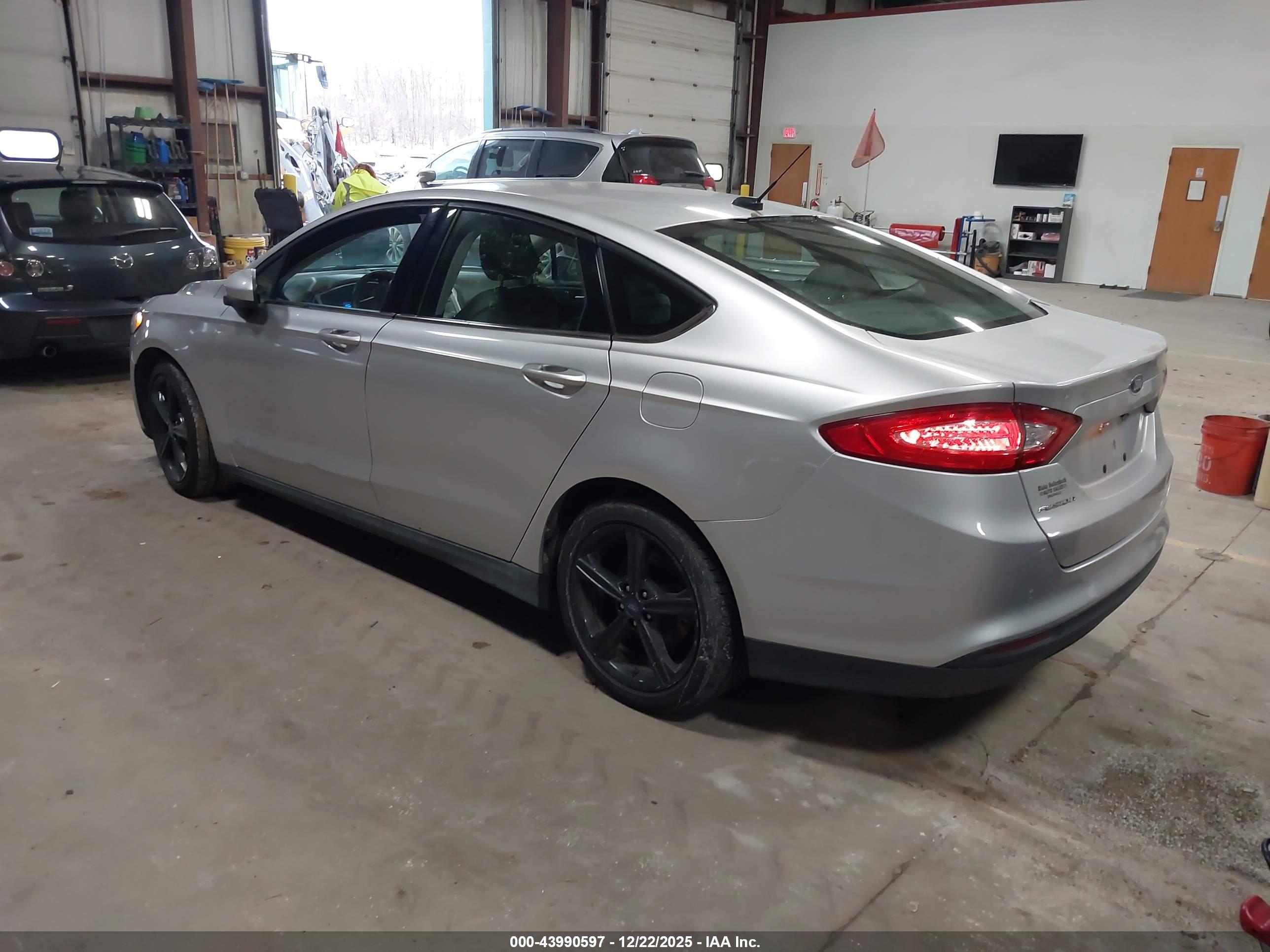 FORD FUSION image 3