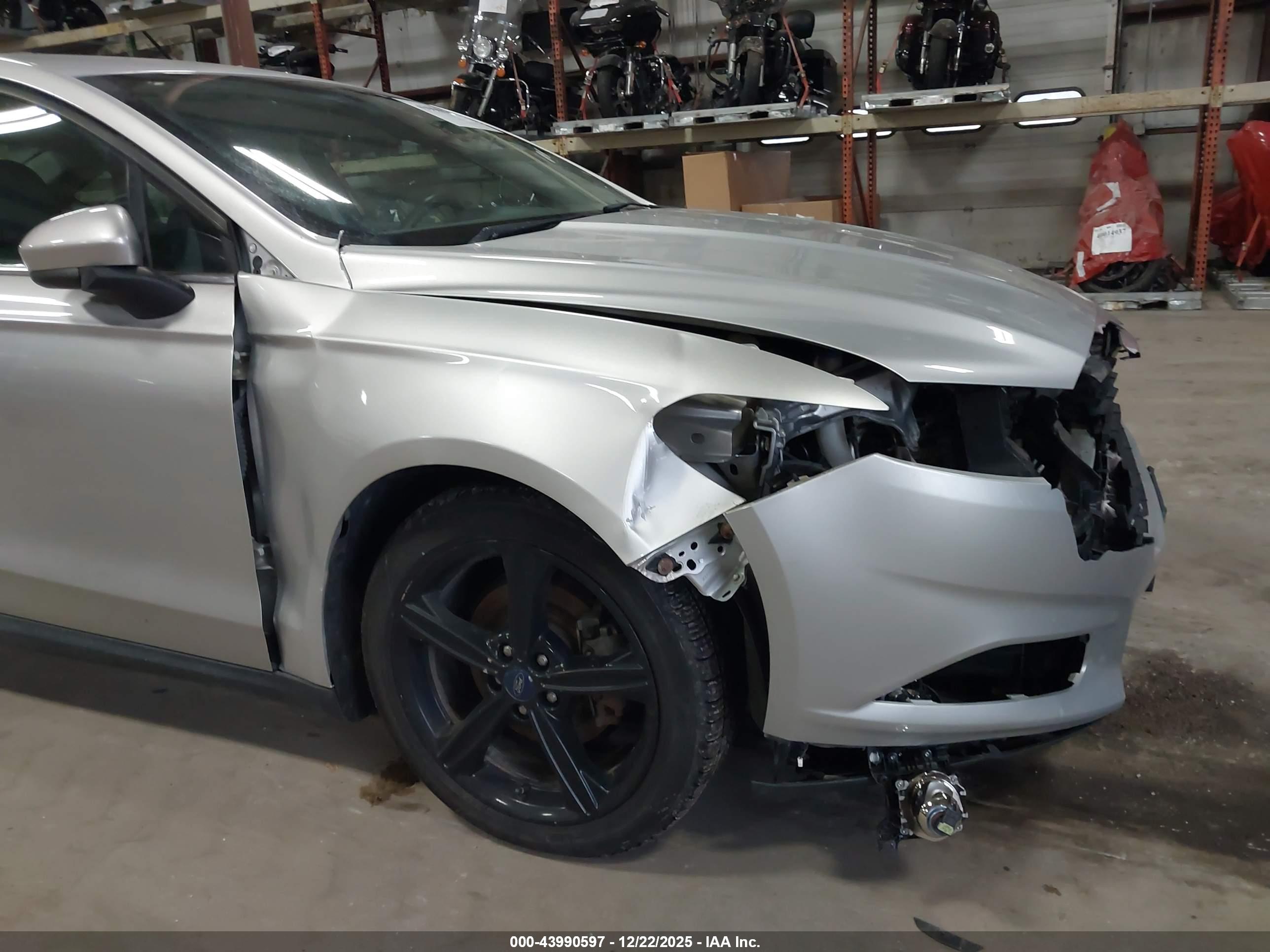 FORD FUSION image 6