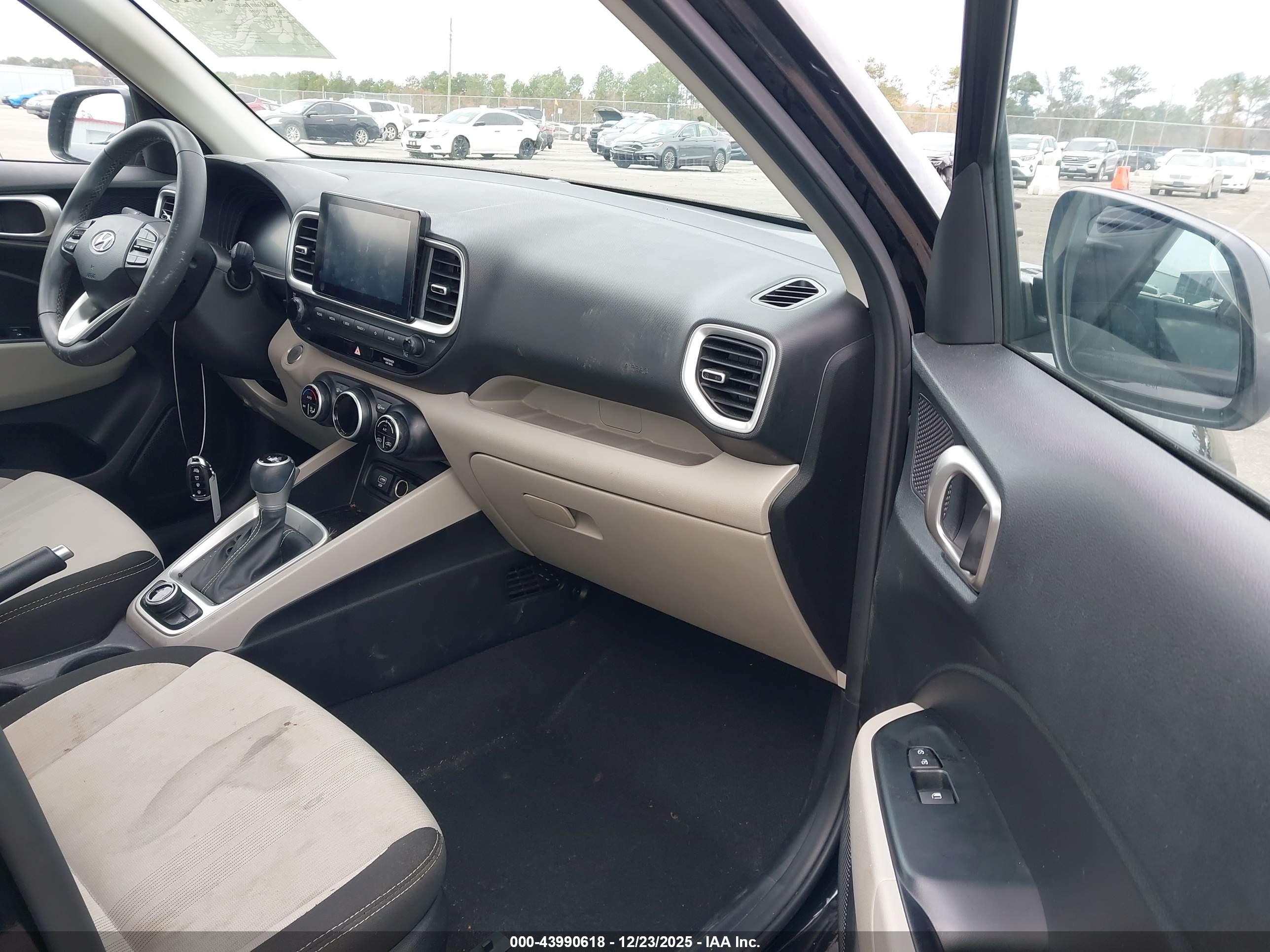 HYUNDAI VENUE image 5