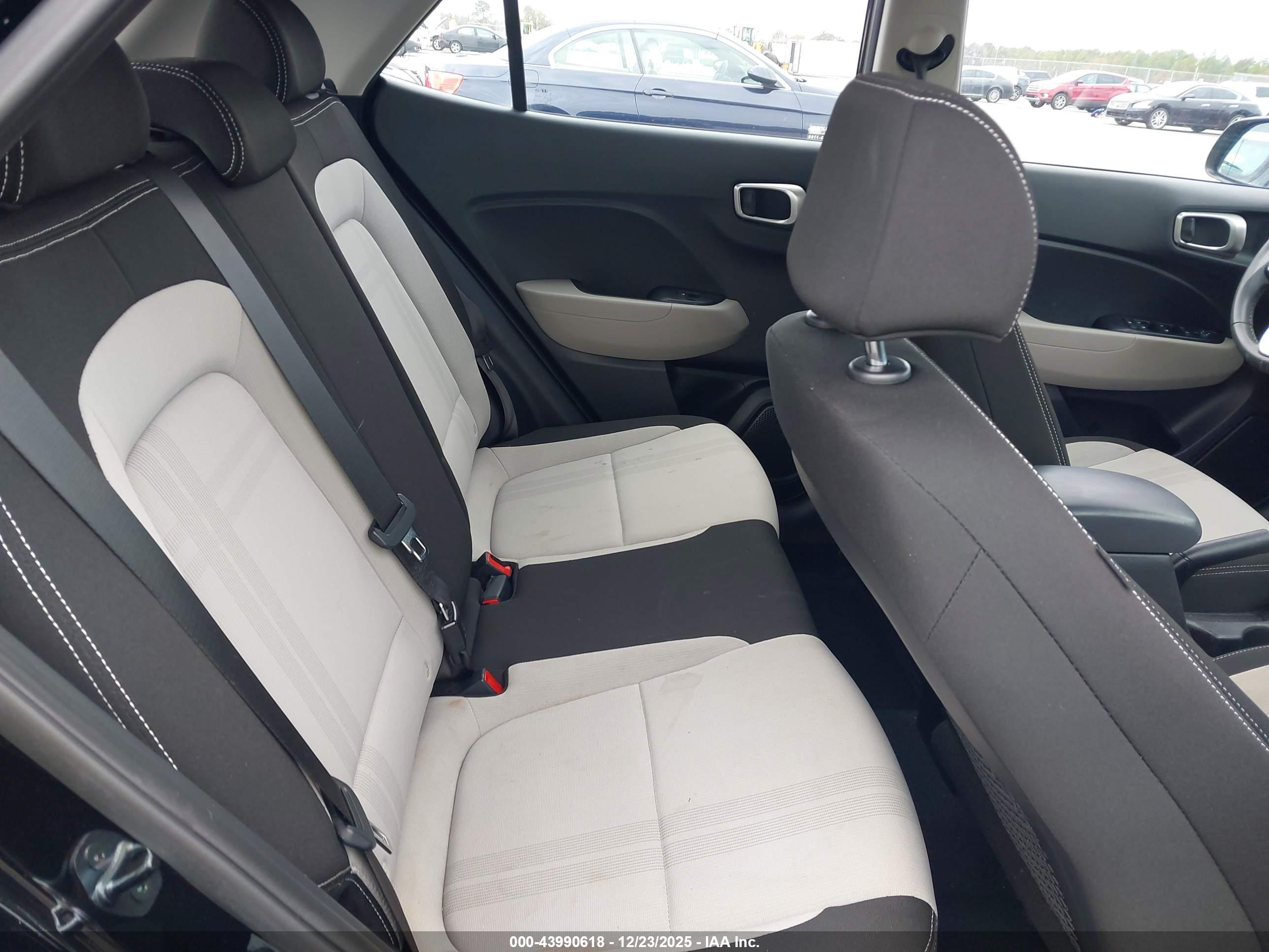 HYUNDAI VENUE image 8