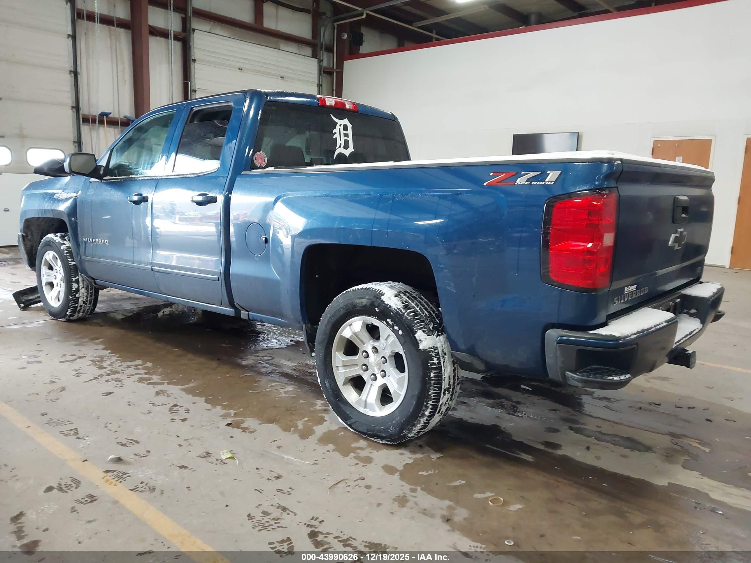 CHEVROLET SILVERADO image 3