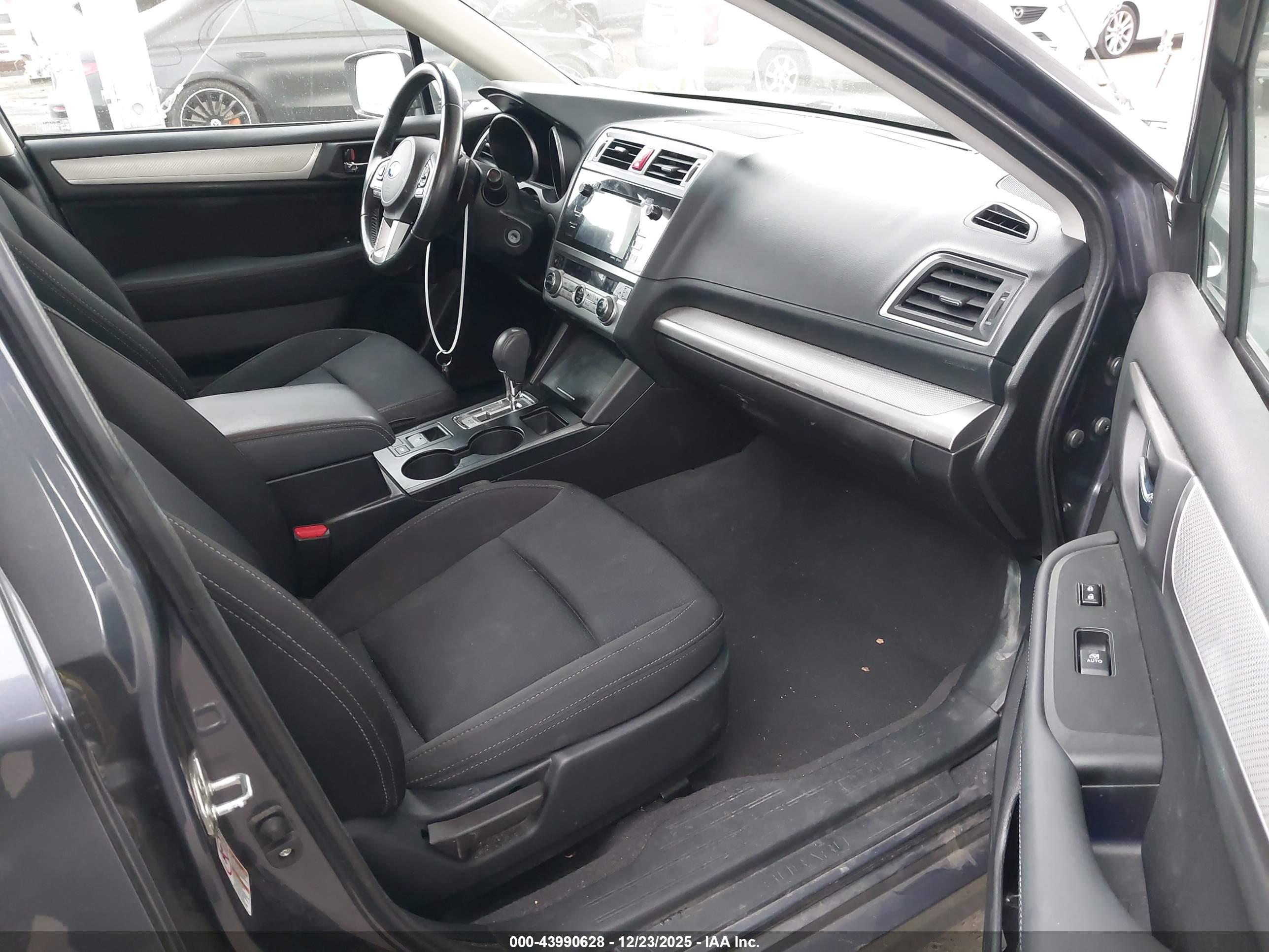 SUBARU LEGACY image 5