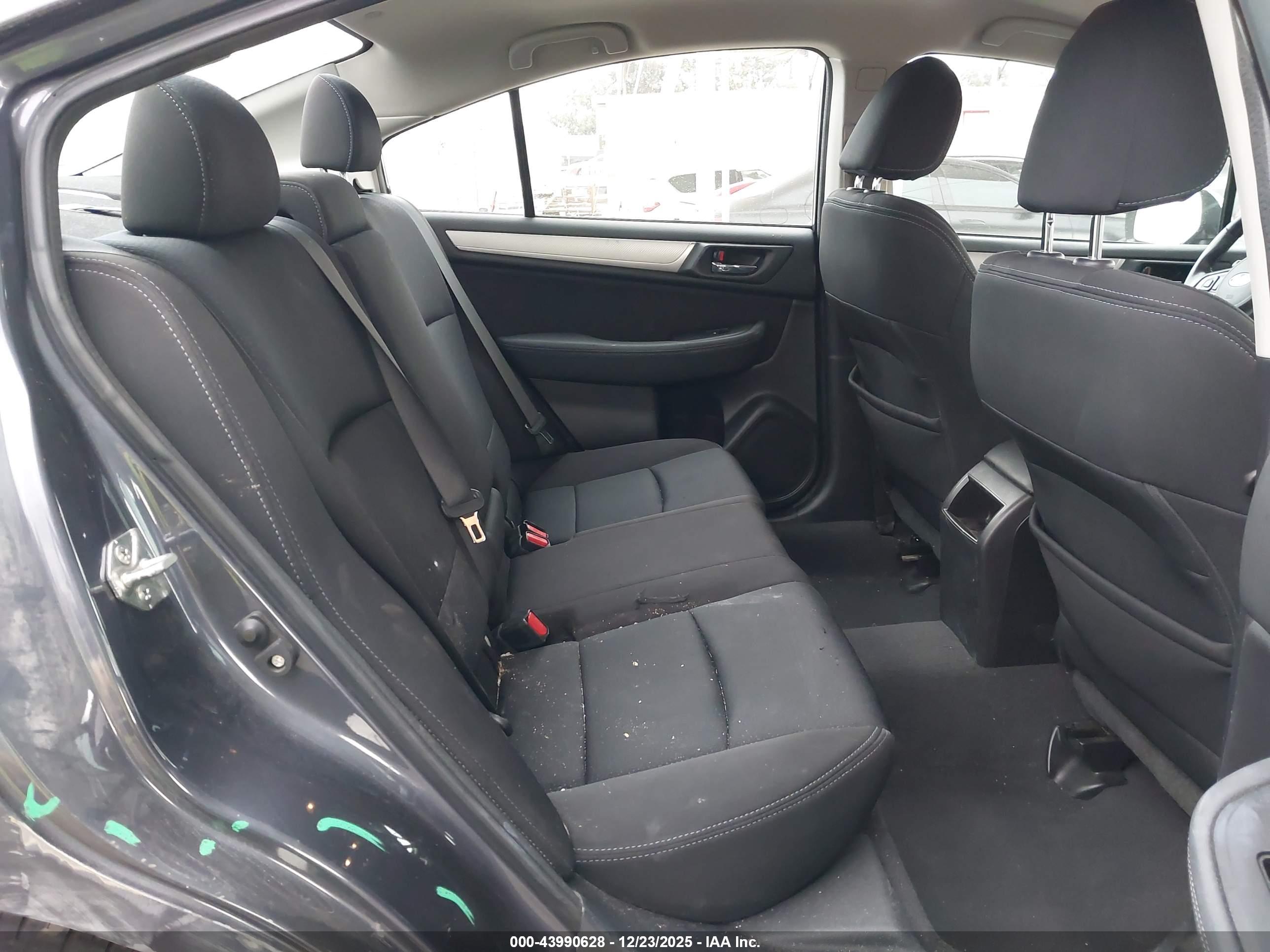 SUBARU LEGACY image 8
