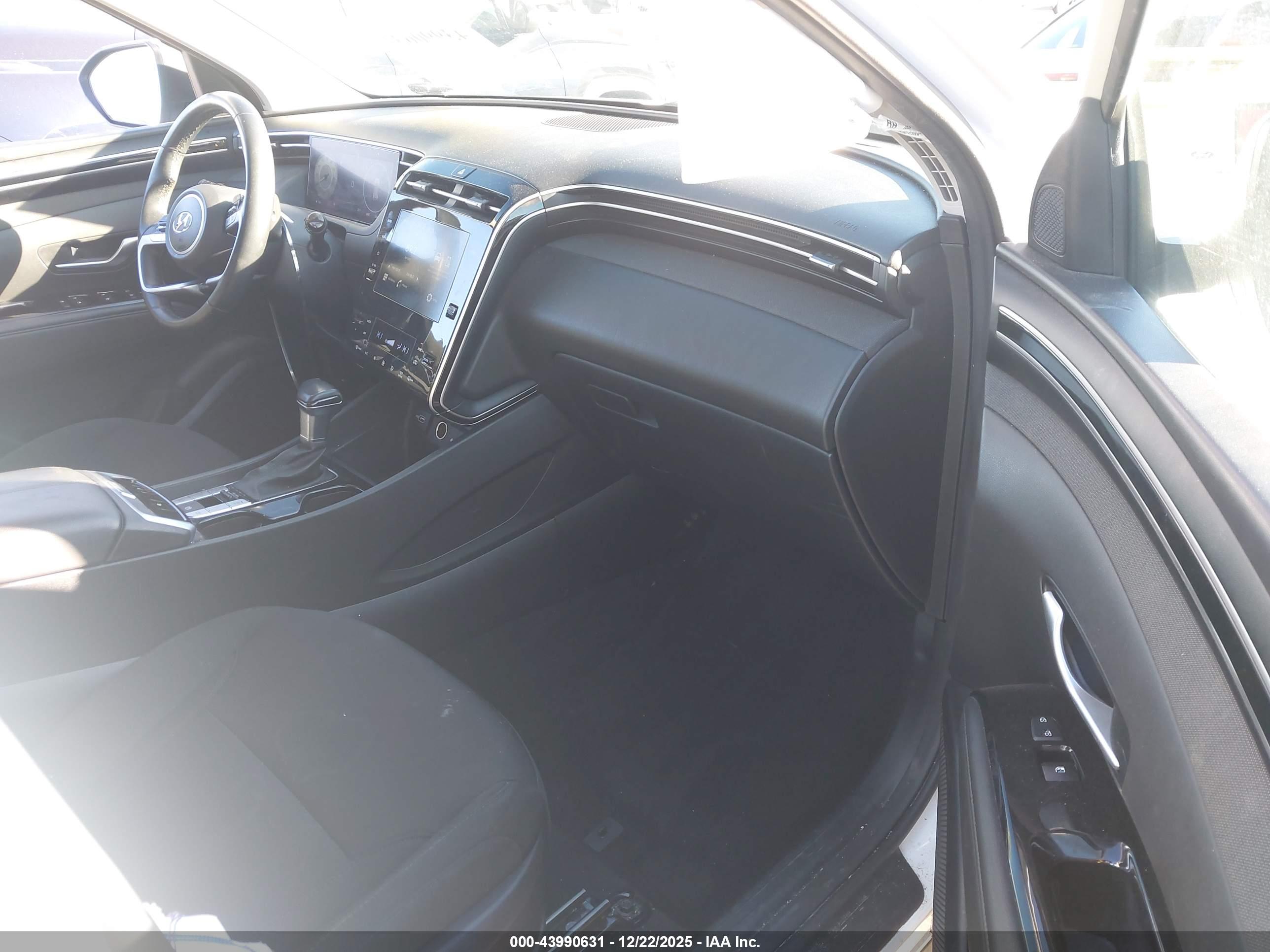 HYUNDAI TUCSON image 5