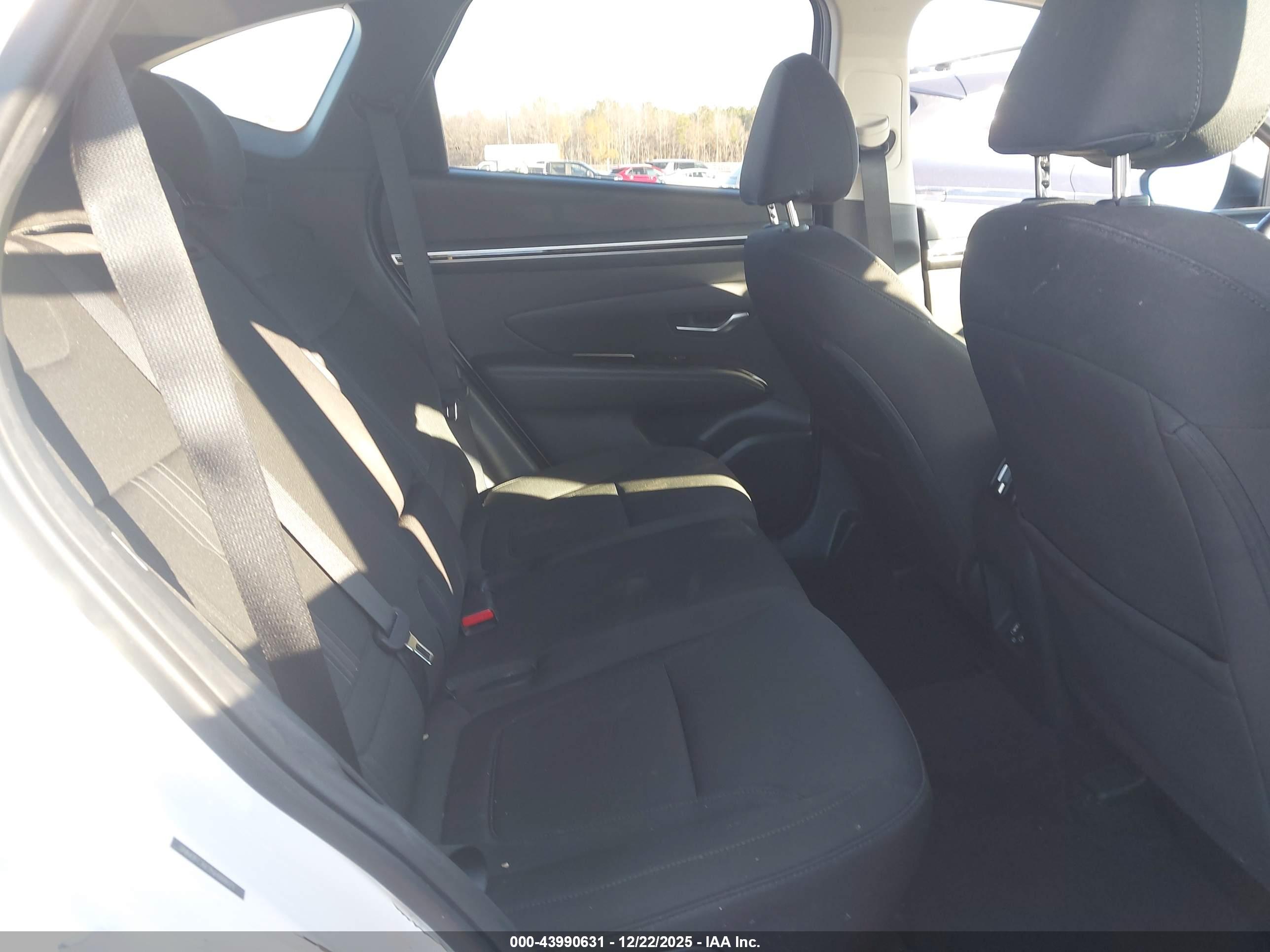 HYUNDAI TUCSON image 8