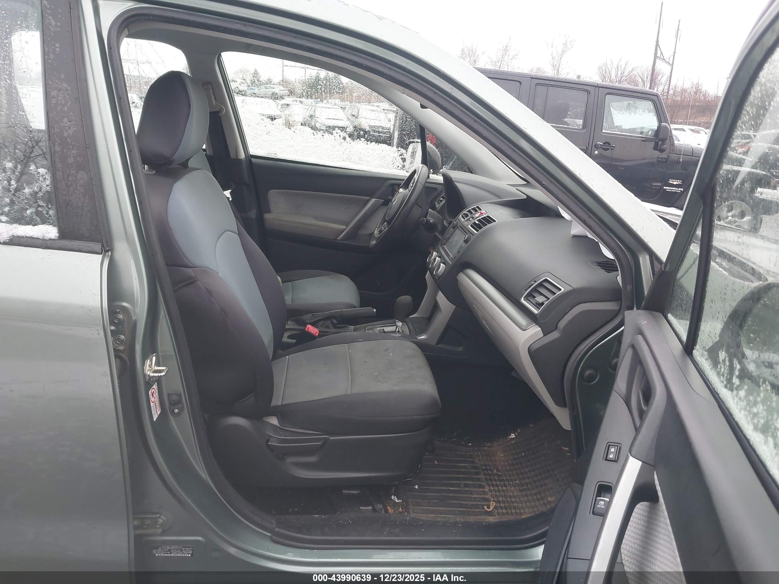 SUBARU FORESTER image 5