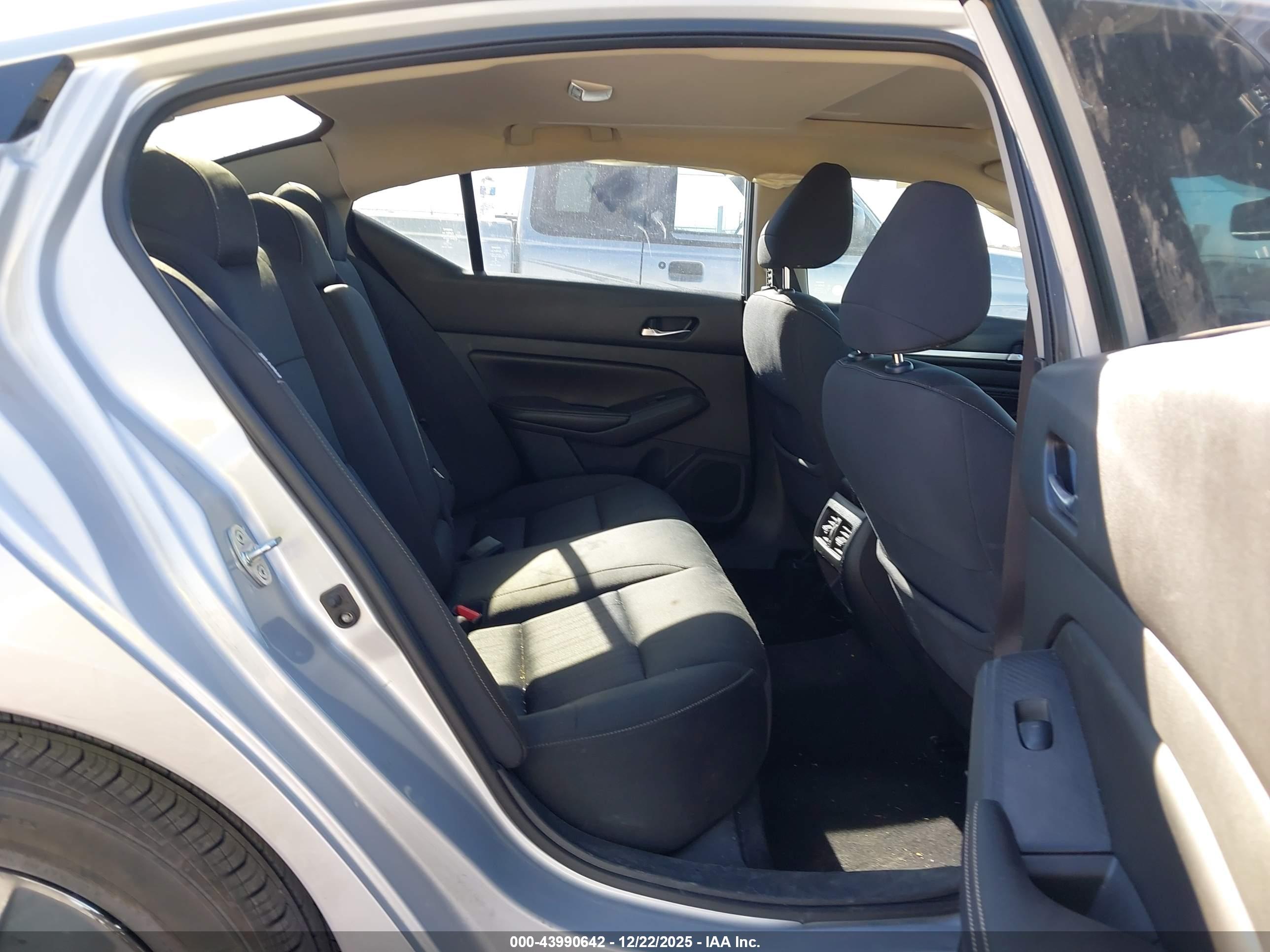 NISSAN ALTIMA image 8