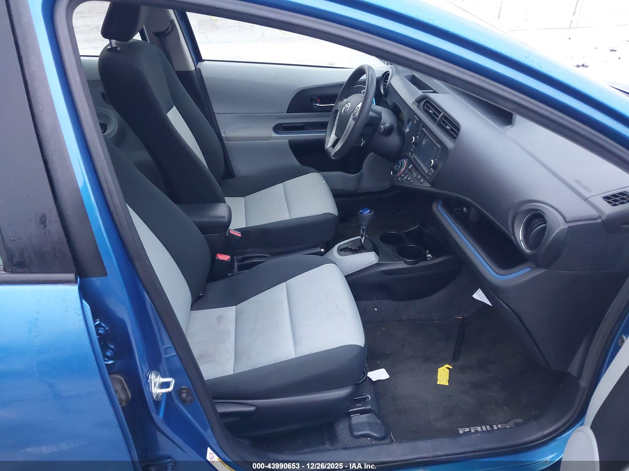 TOYOTA PRIUS image 5