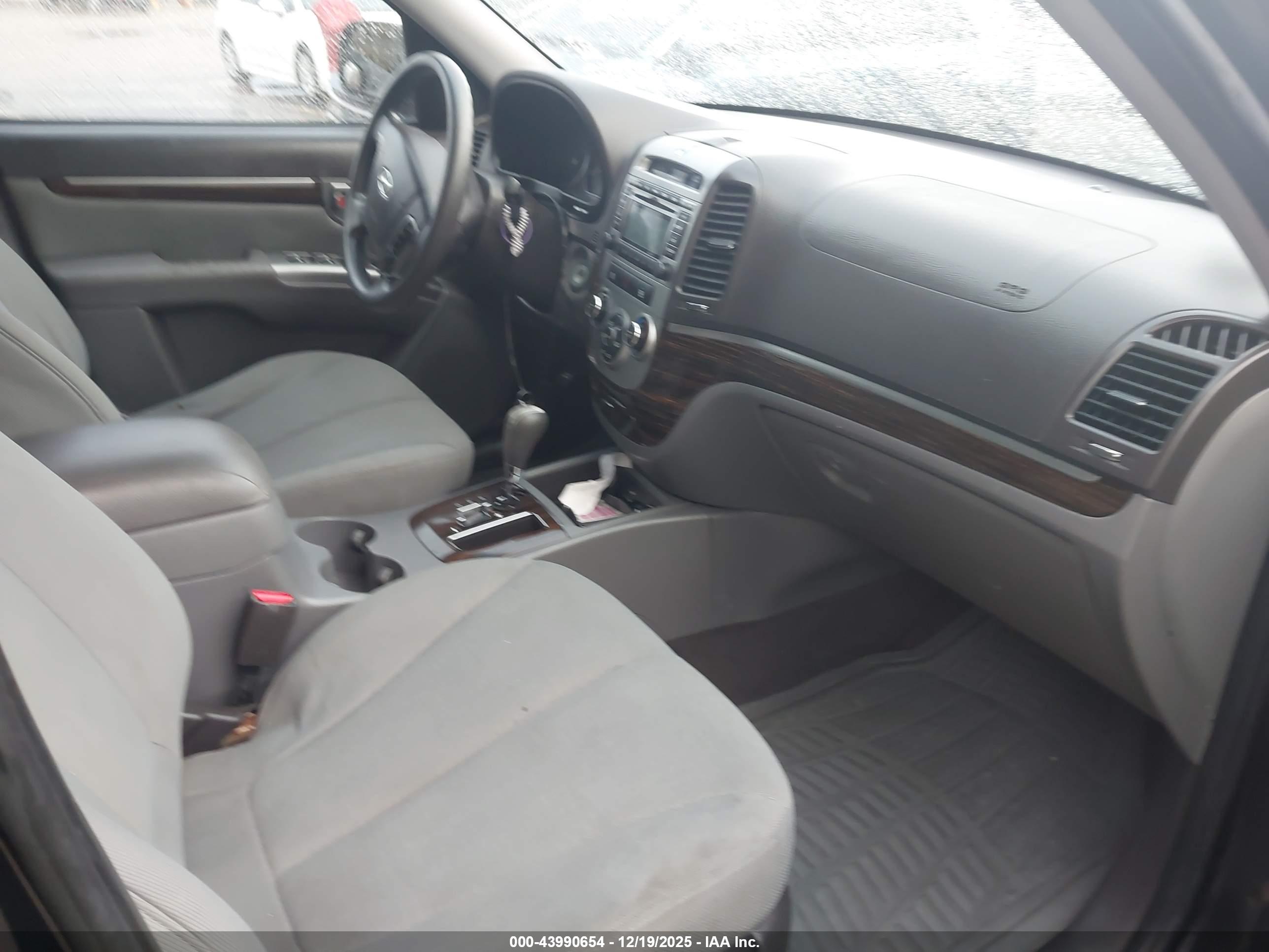 HYUNDAI SANTA image 5
