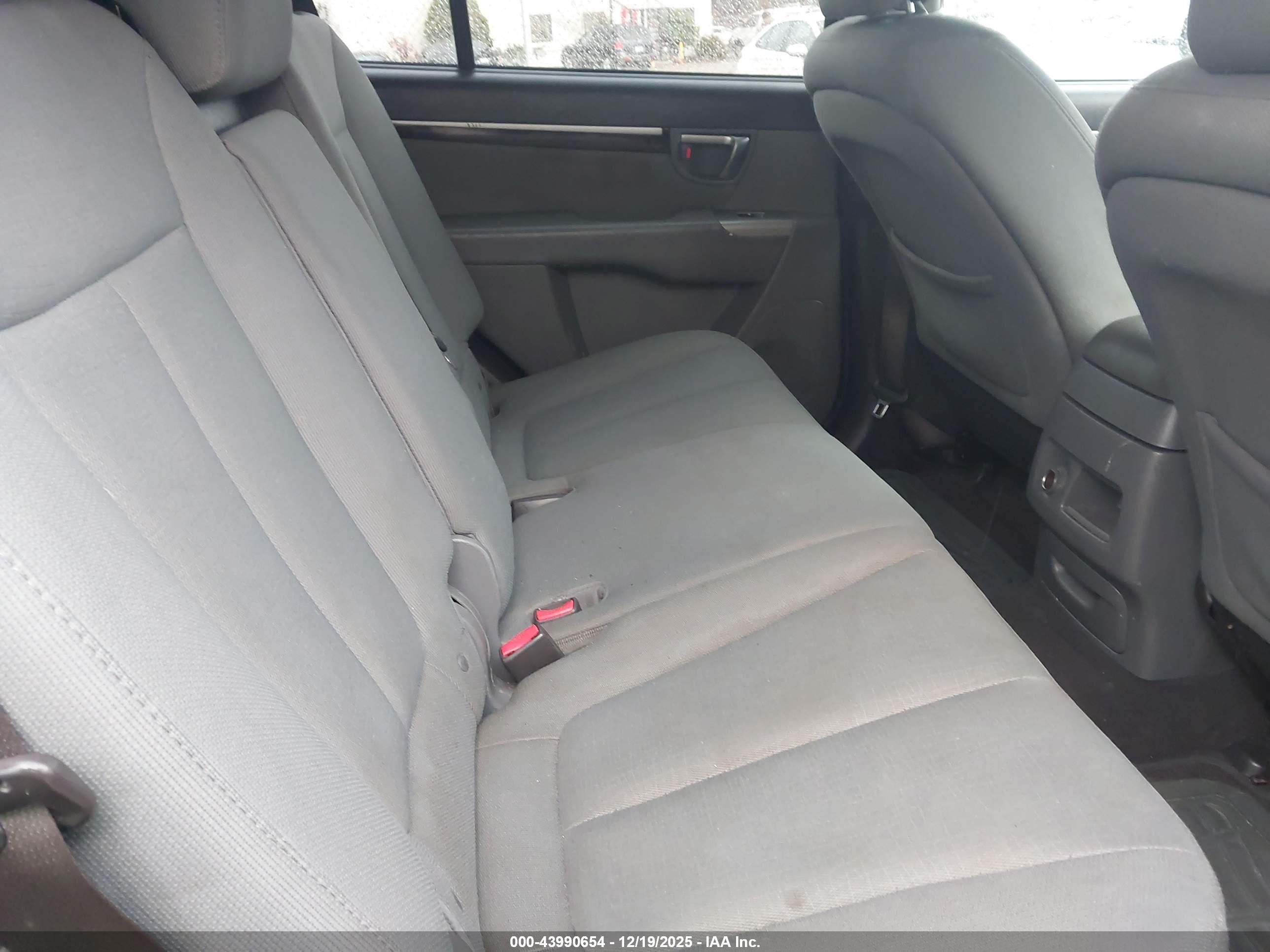 HYUNDAI SANTA image 8