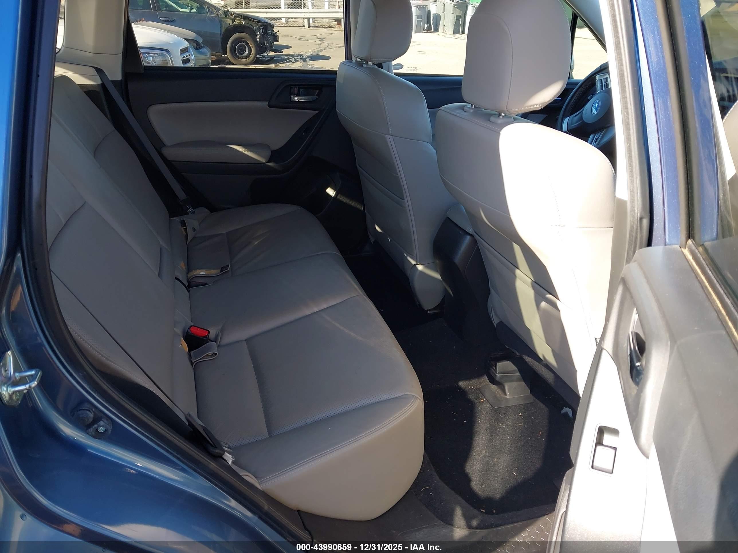 SUBARU FORESTER image 8