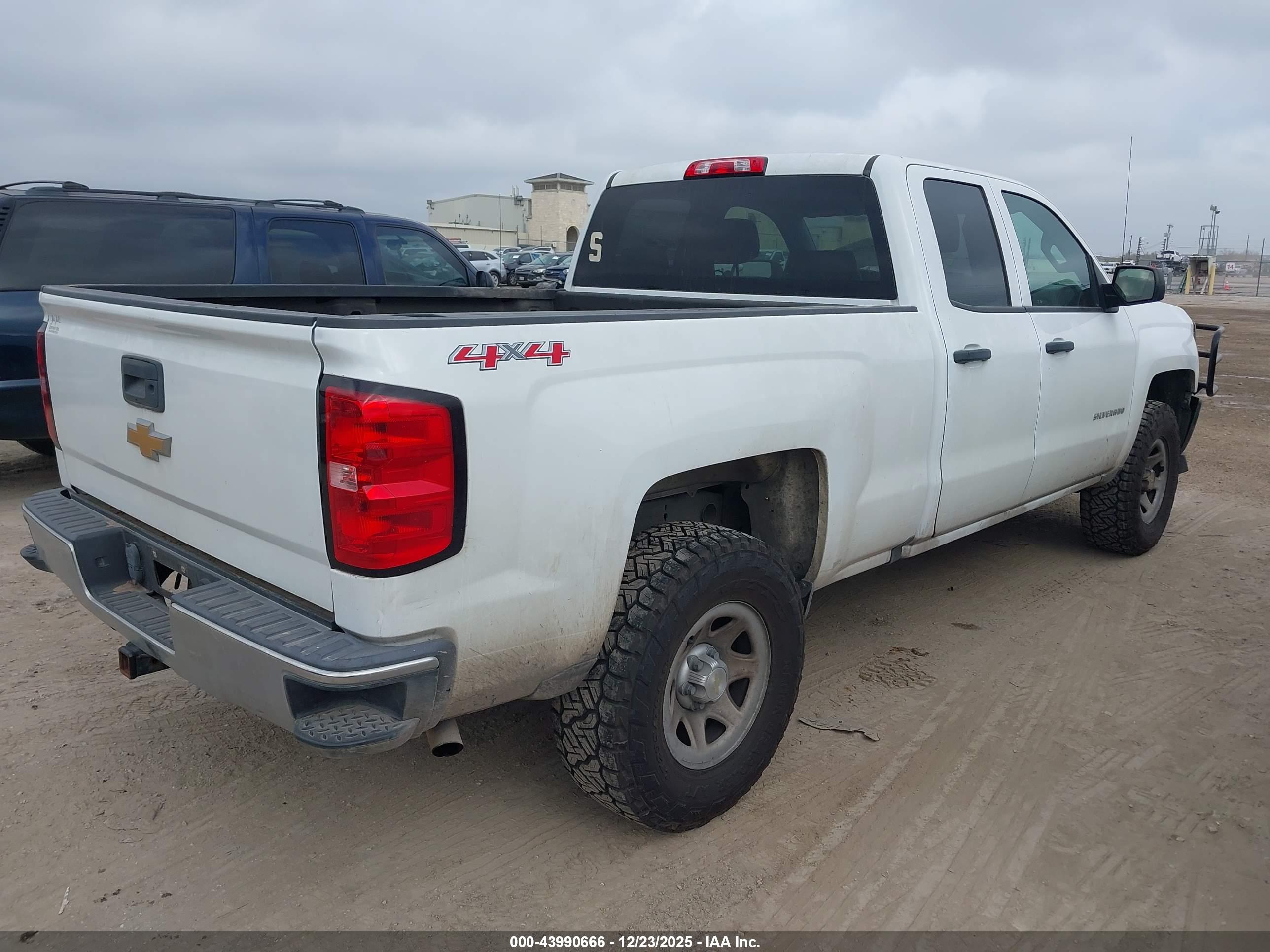 CHEVROLET SILVERADO image 4