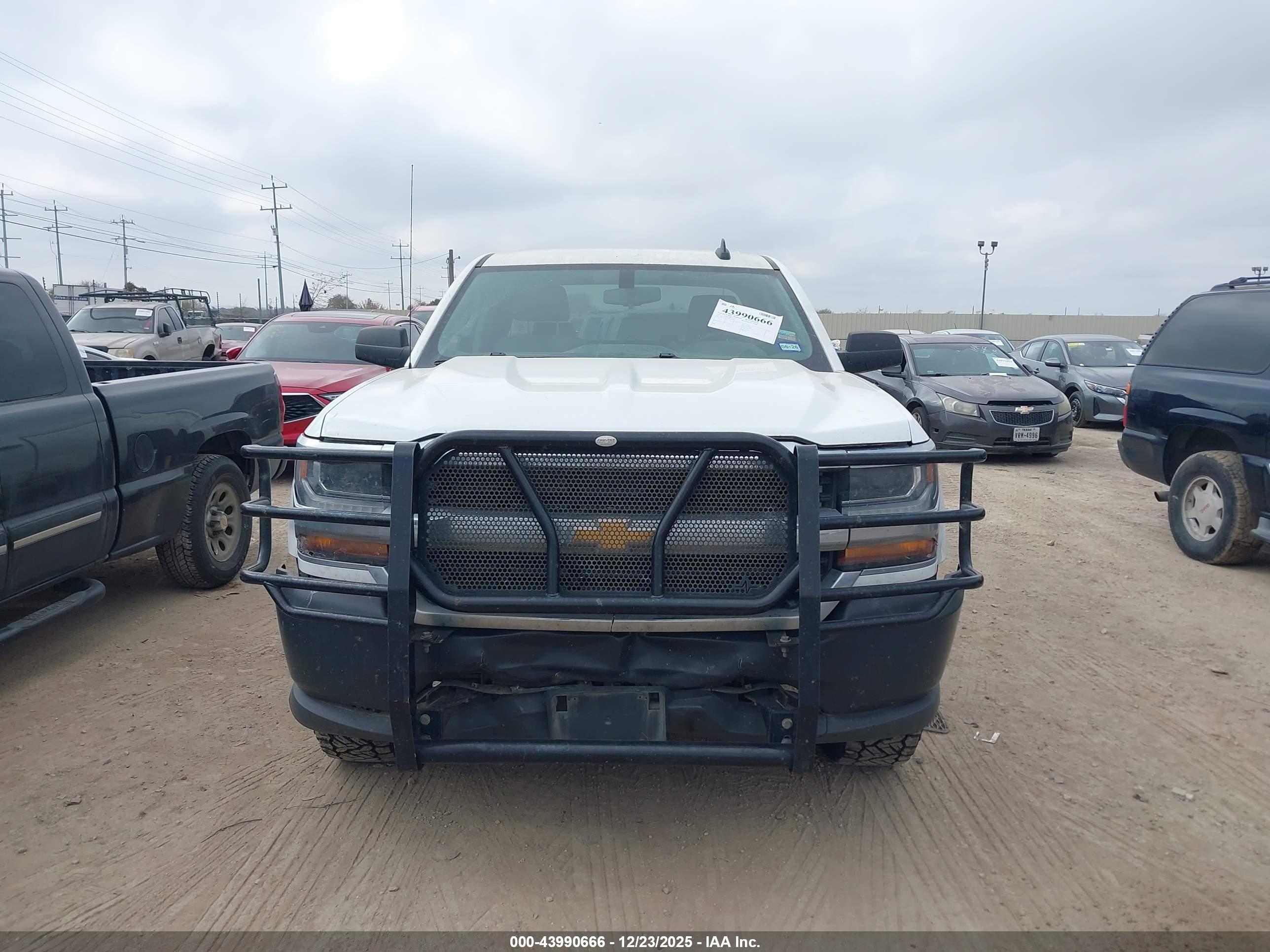 CHEVROLET SILVERADO image 6