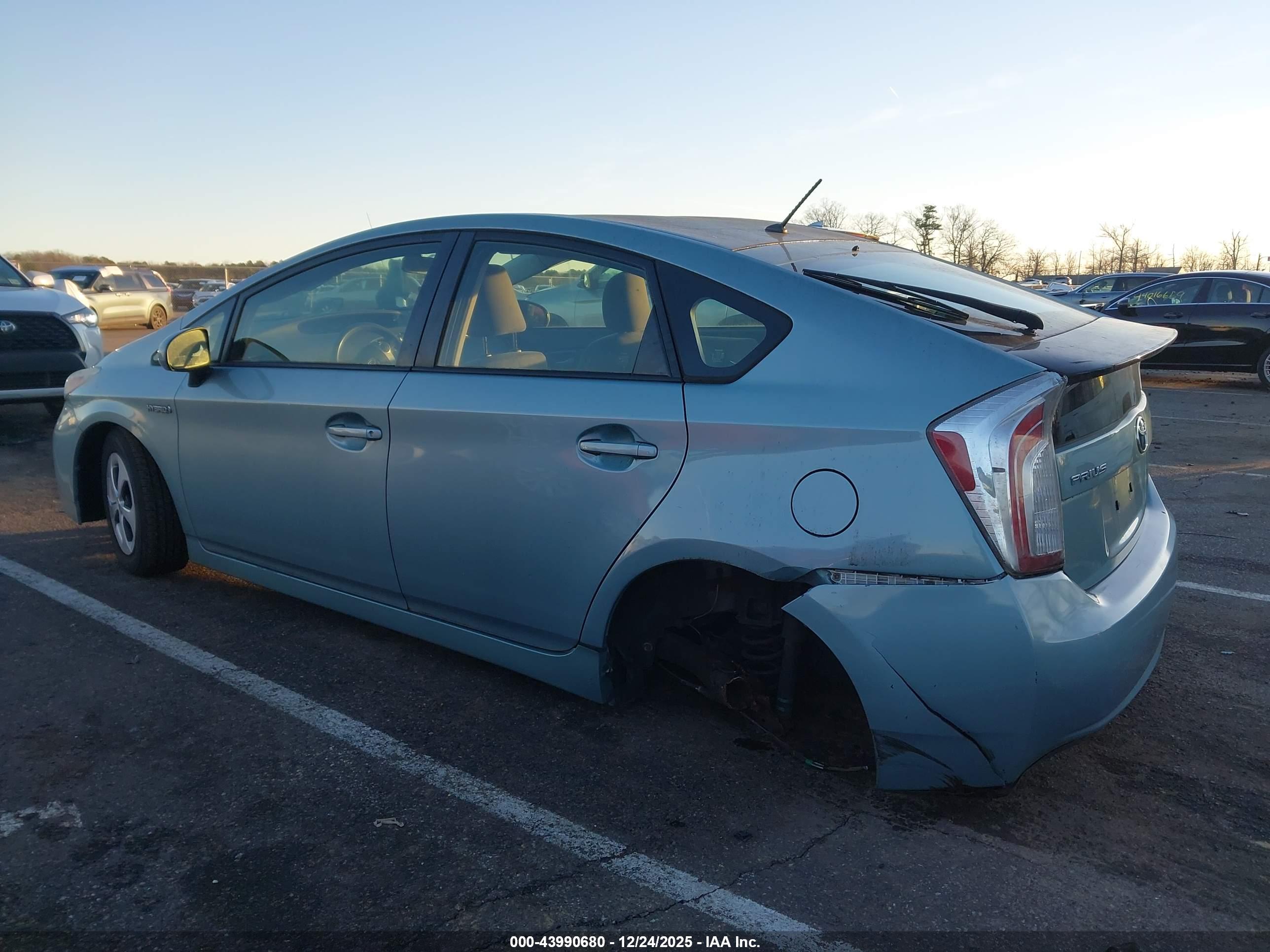 TOYOTA PRIUS image 6