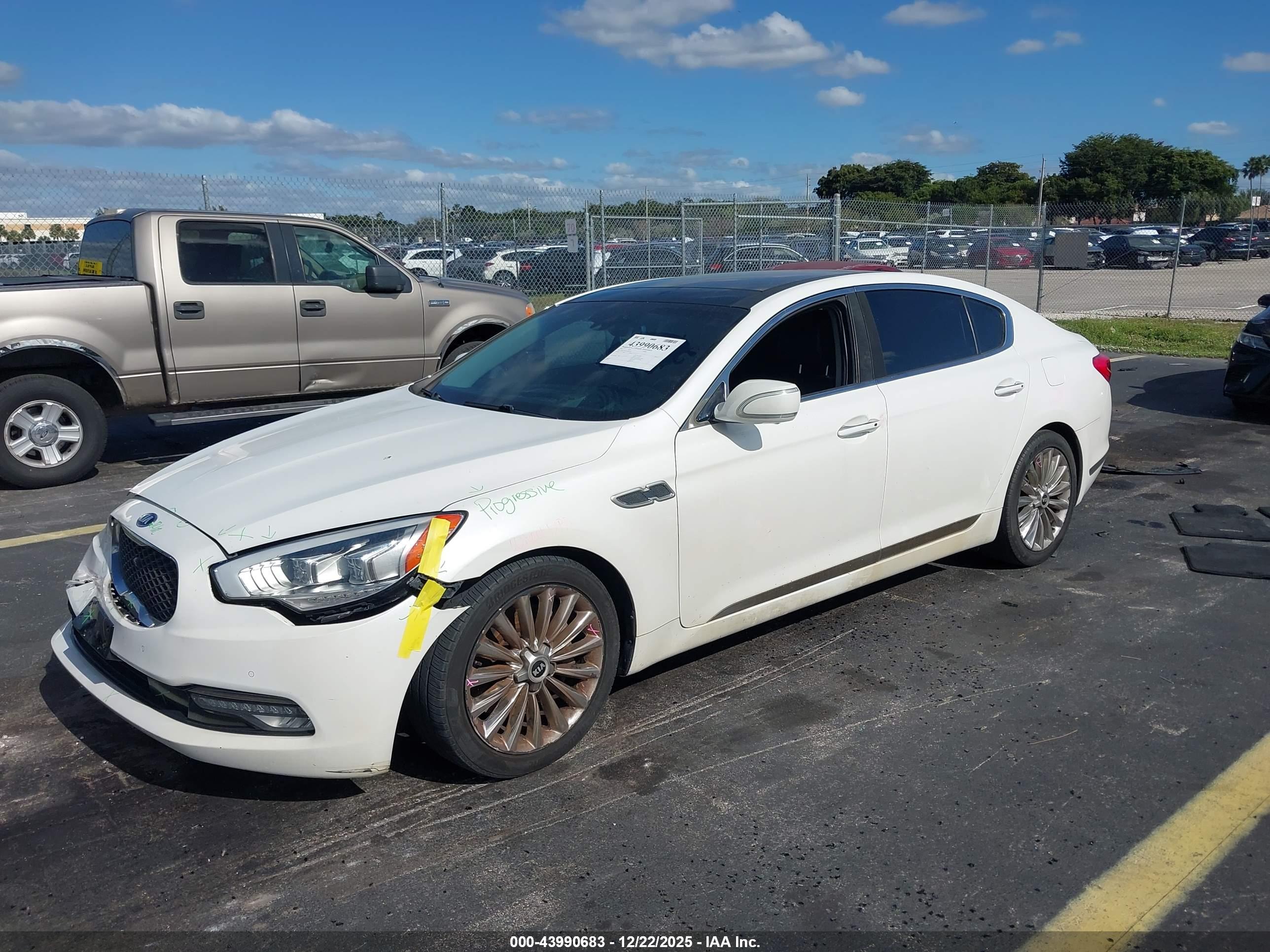 KIA K900 image 2