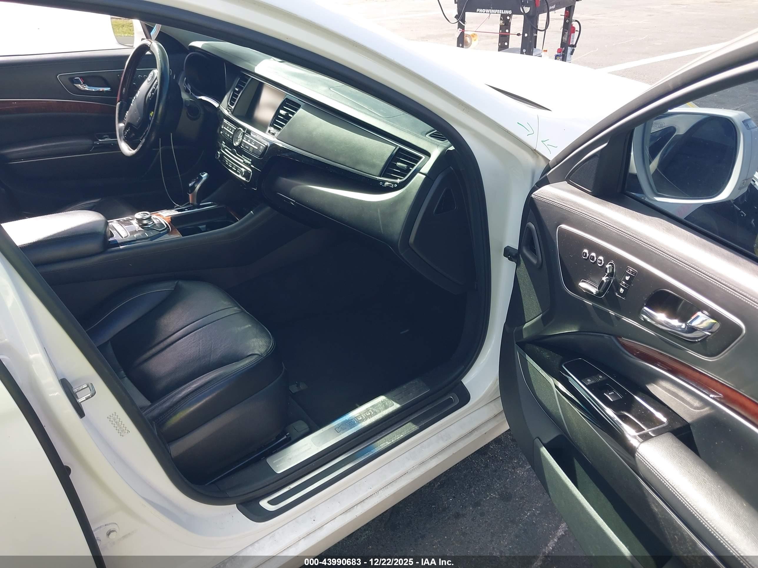 KIA K900 image 5