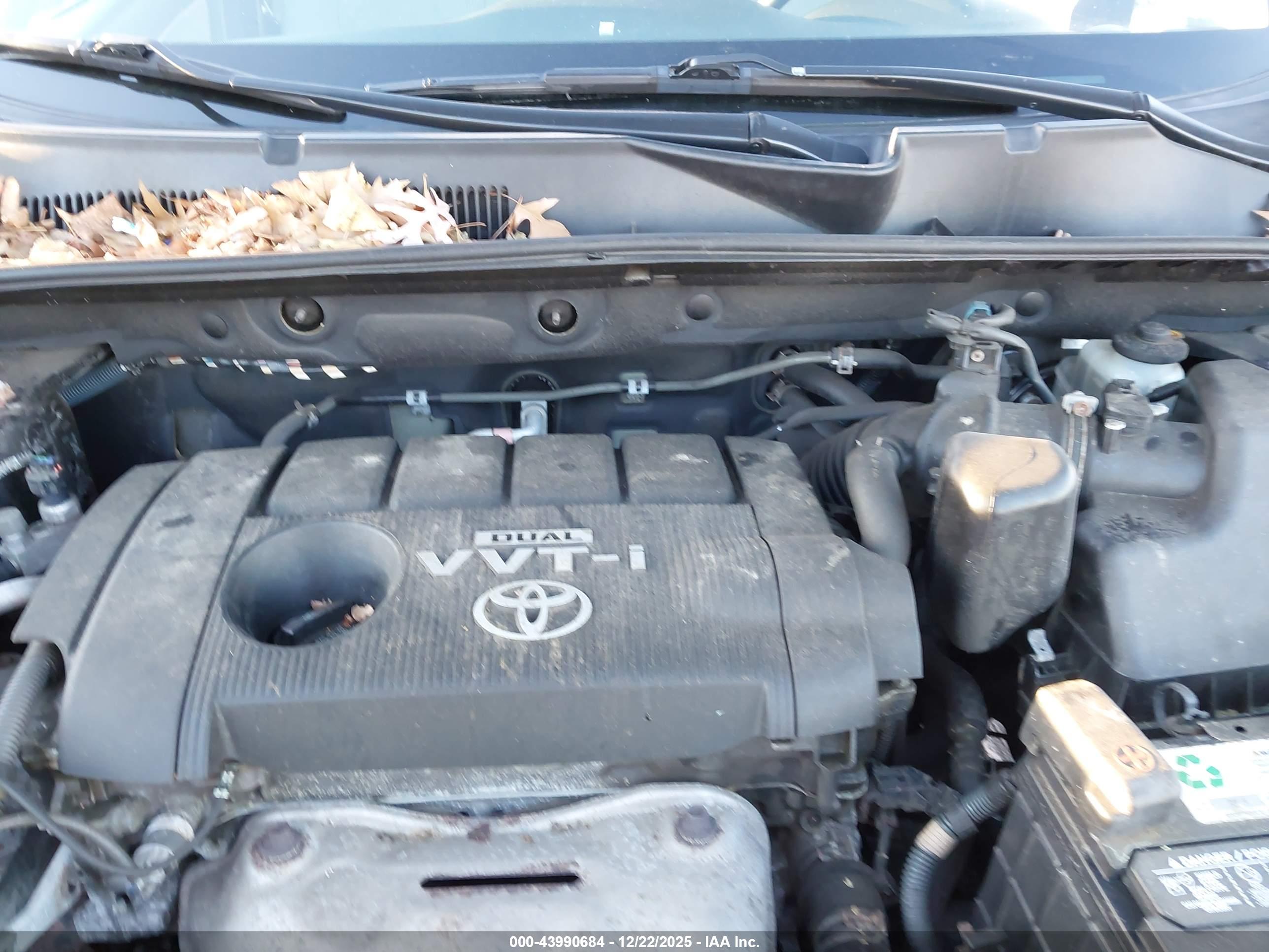 TOYOTA RAV4 image 10
