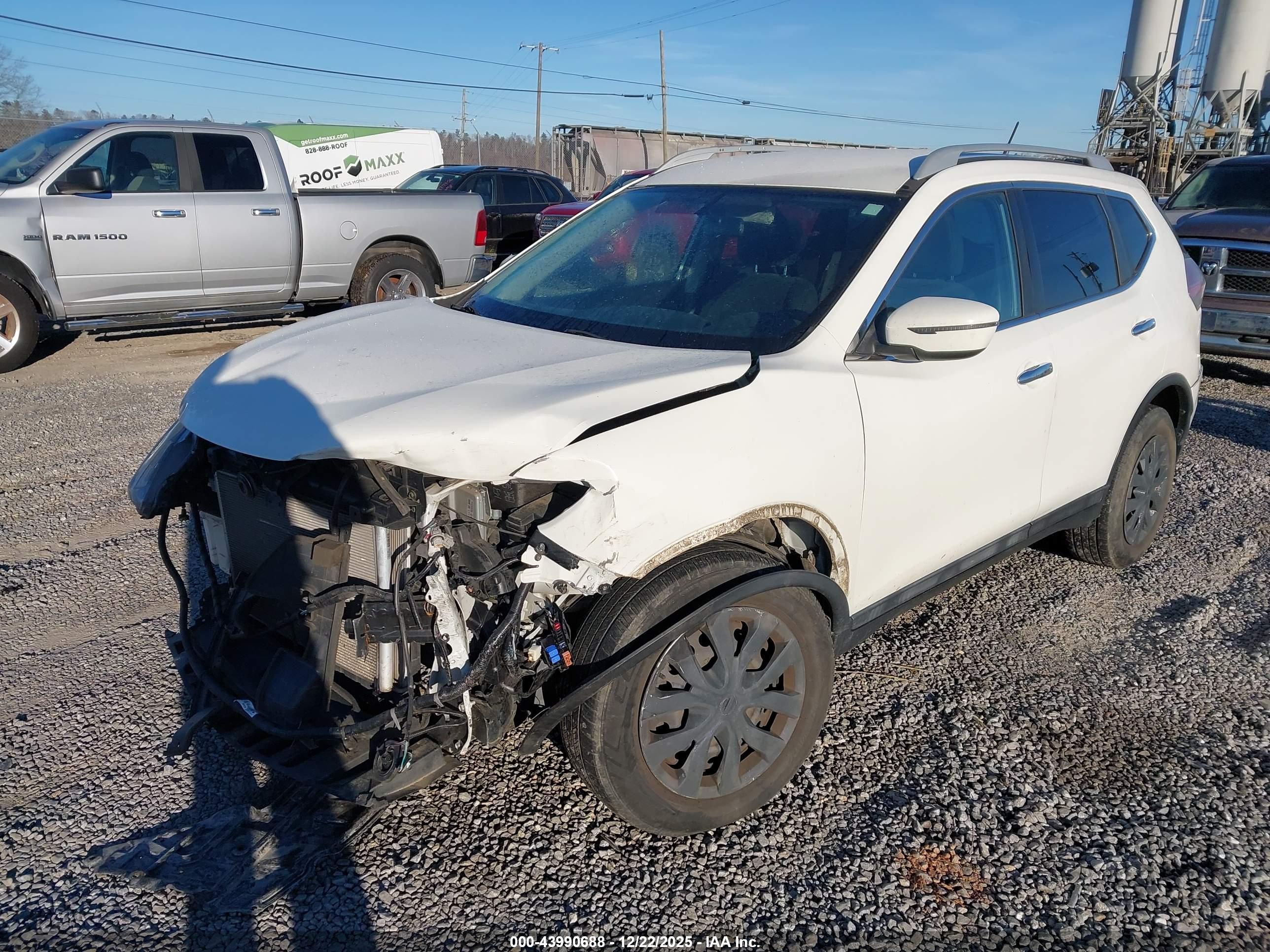NISSAN ROGUE image 2