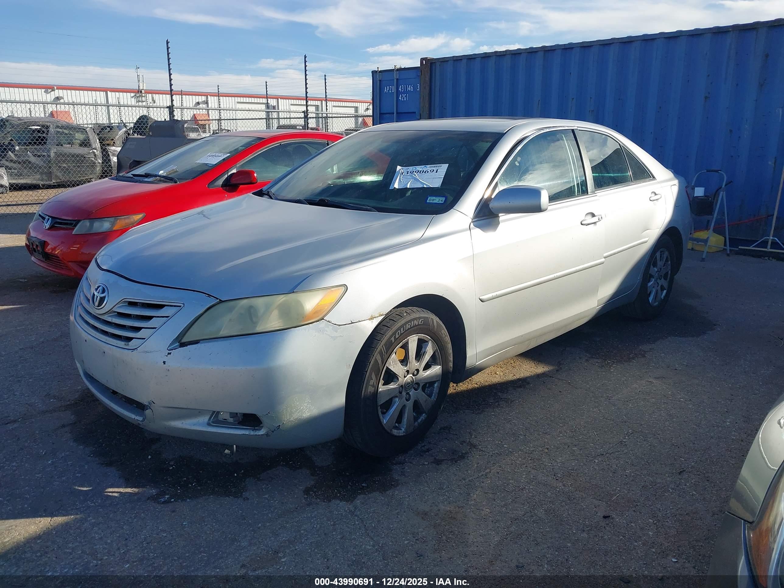 TOYOTA CAMRY image 2