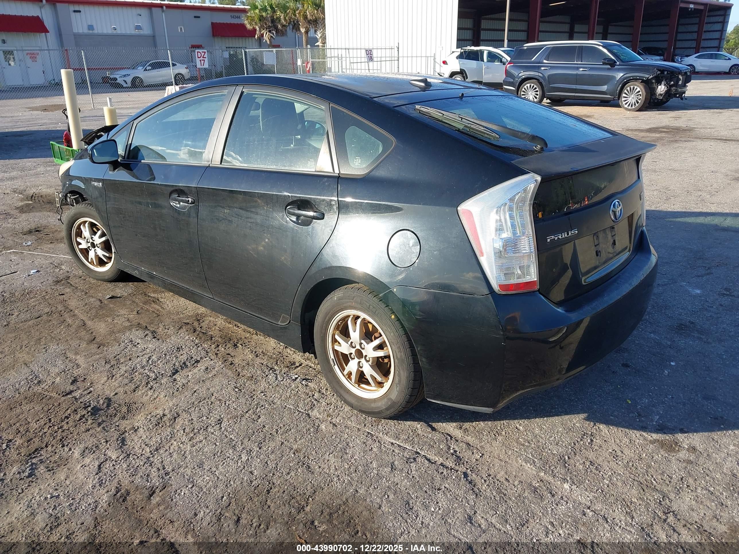 TOYOTA PRIUS image 3