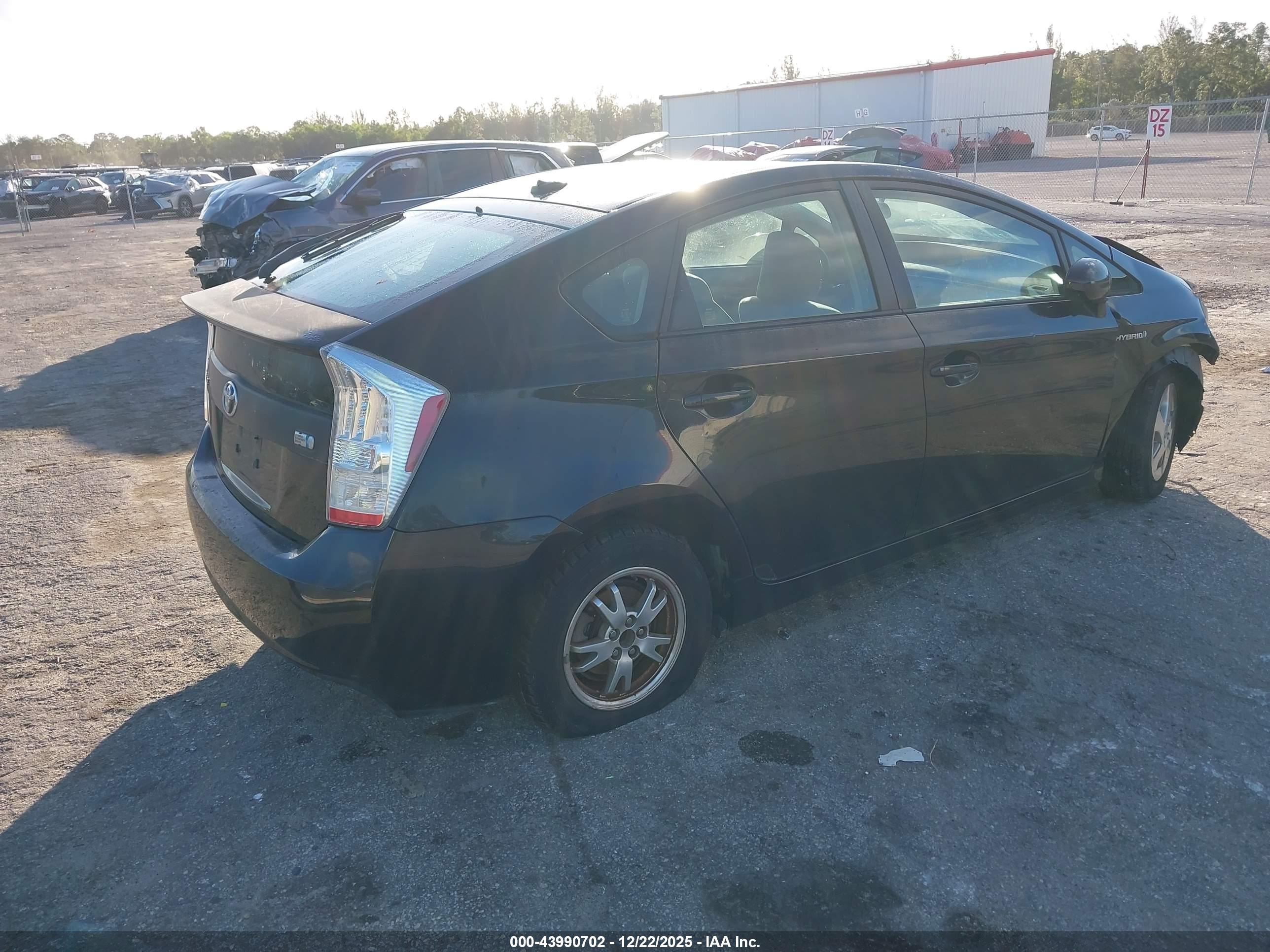 TOYOTA PRIUS image 4