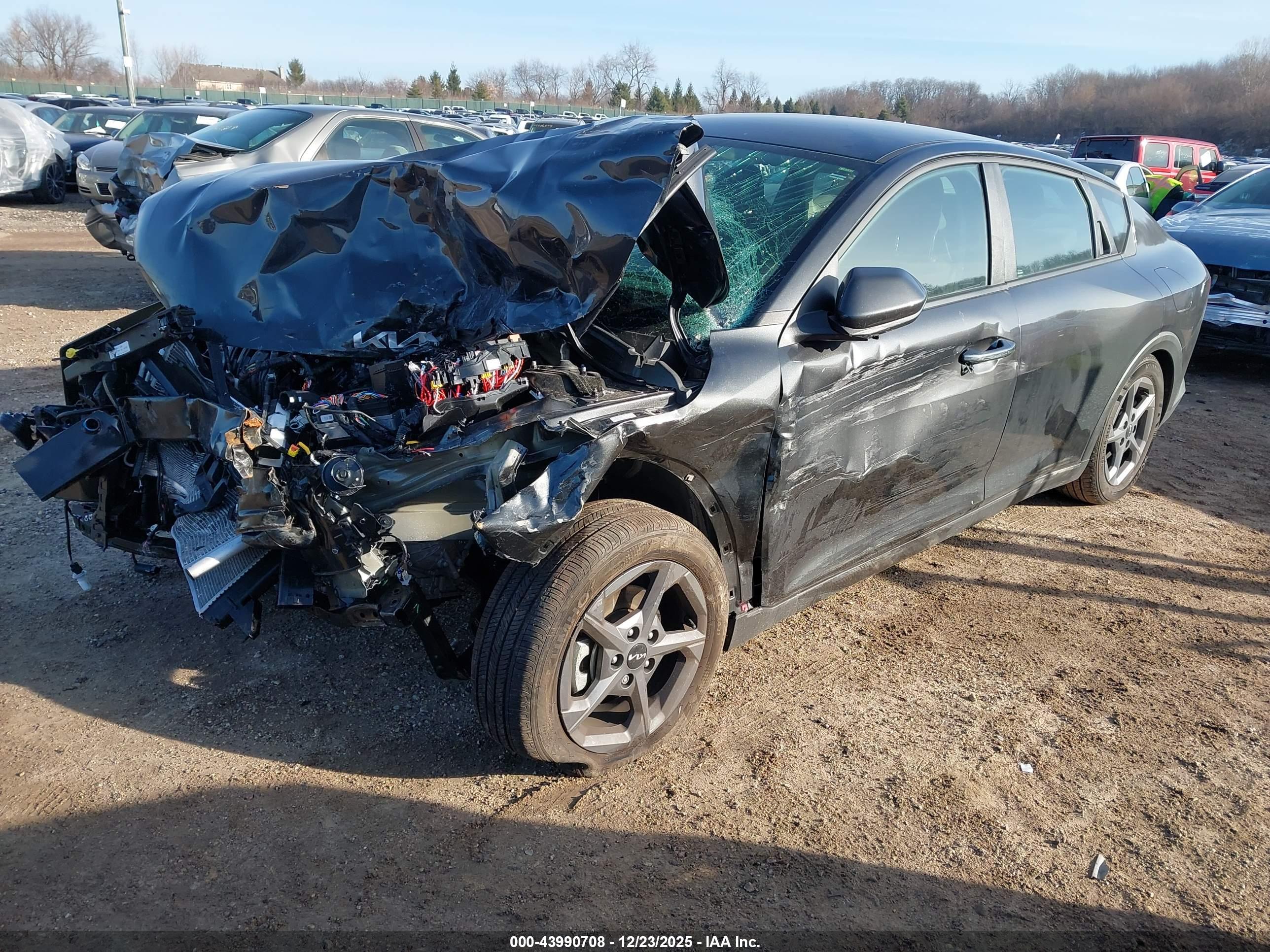 KIA K4 image 2