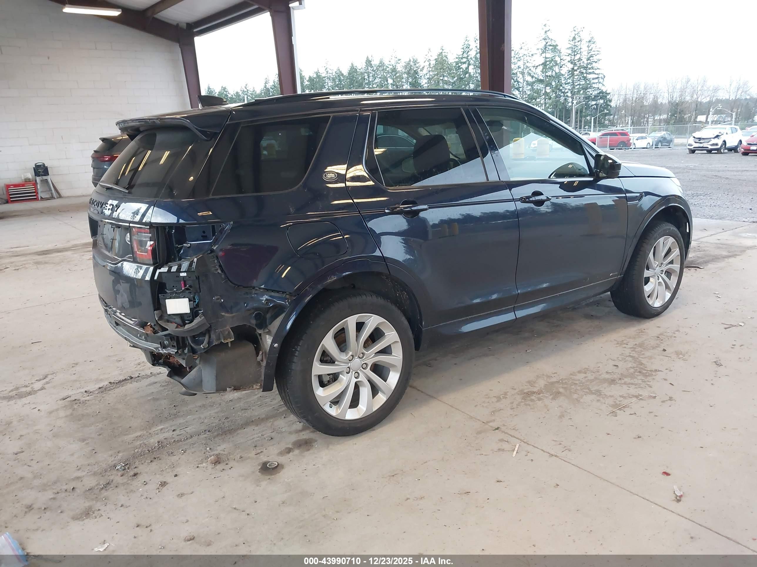 LAND ROVER image 4