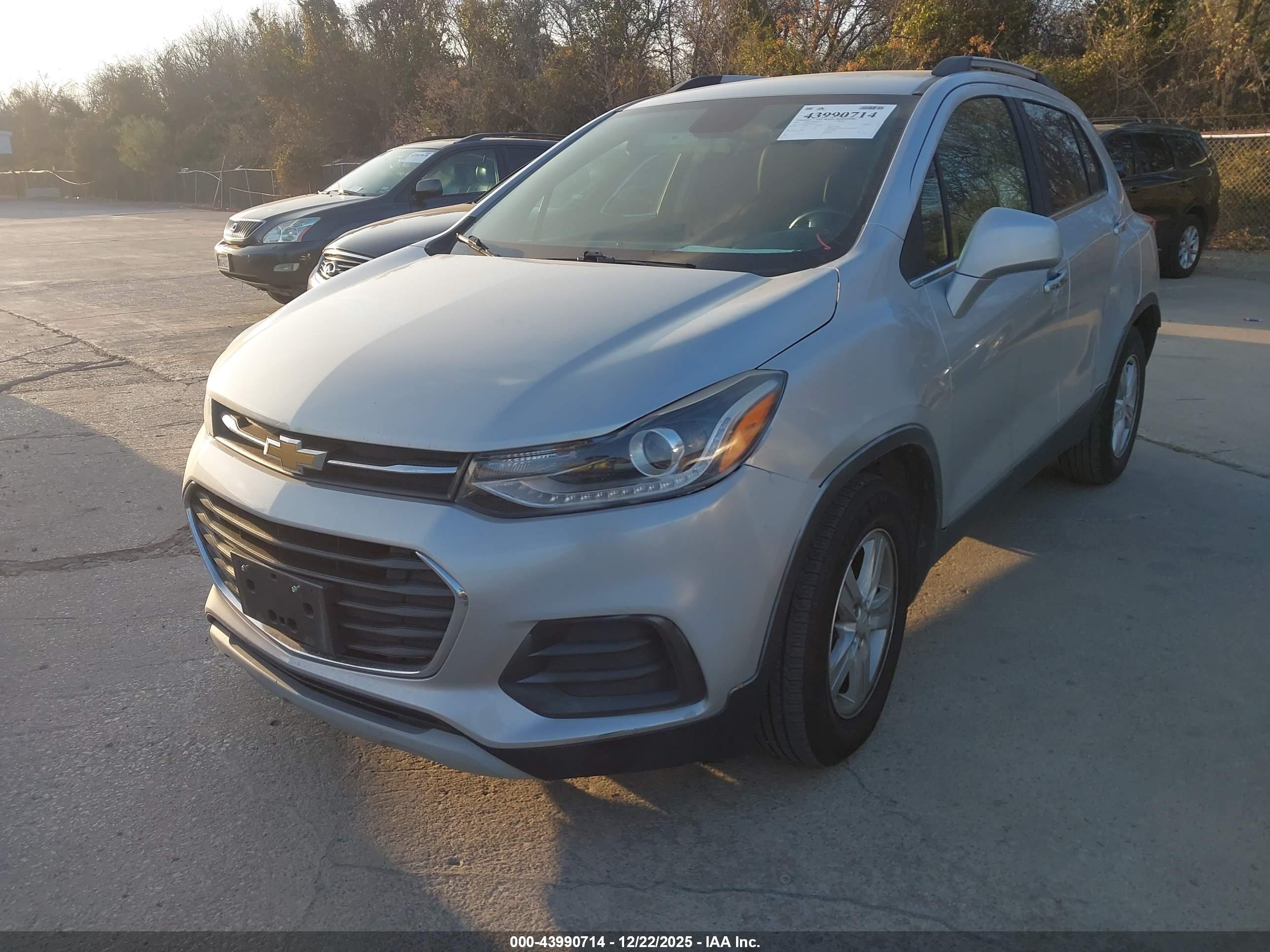 CHEVROLET TRAX image 2