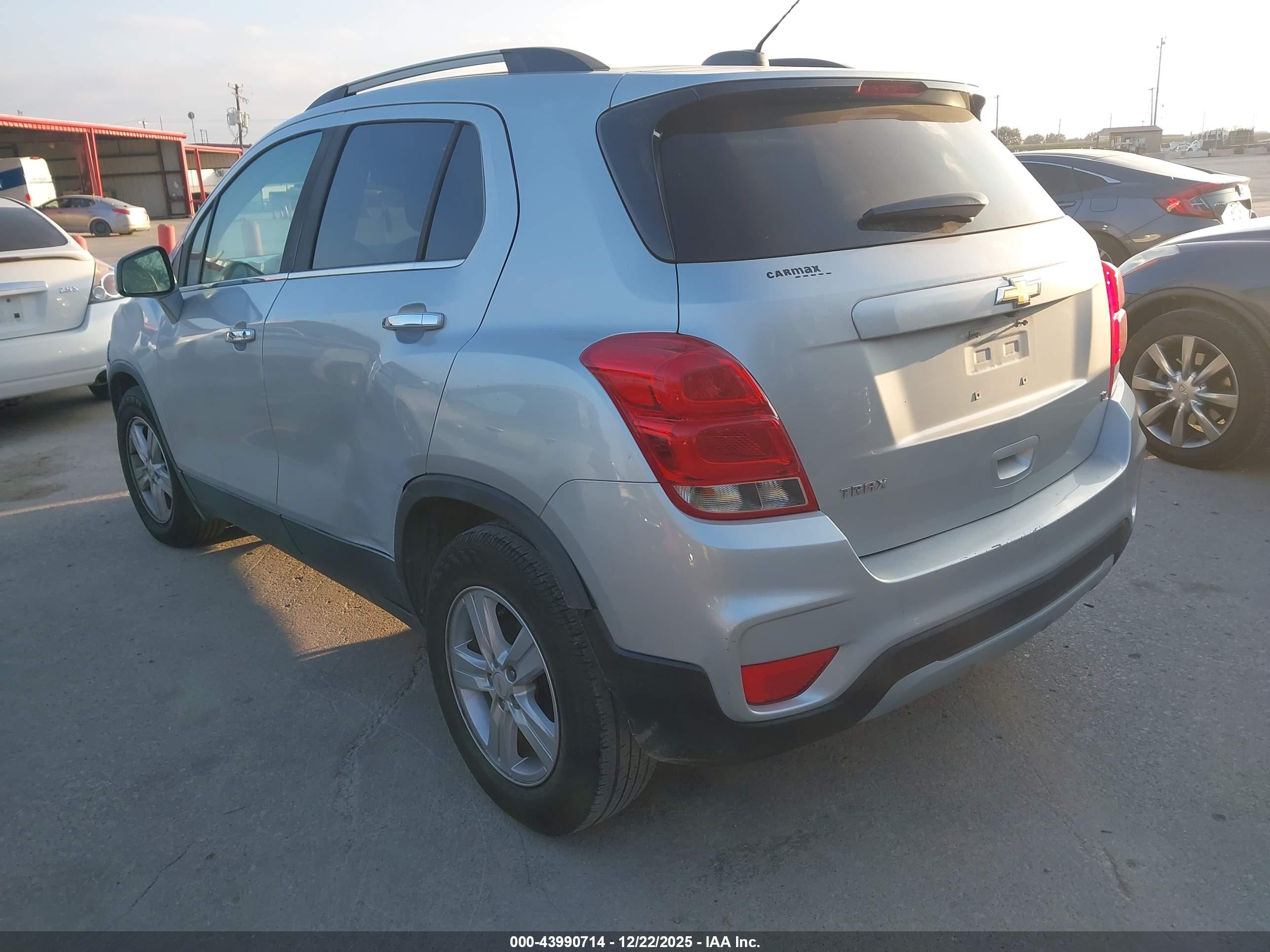 CHEVROLET TRAX image 3