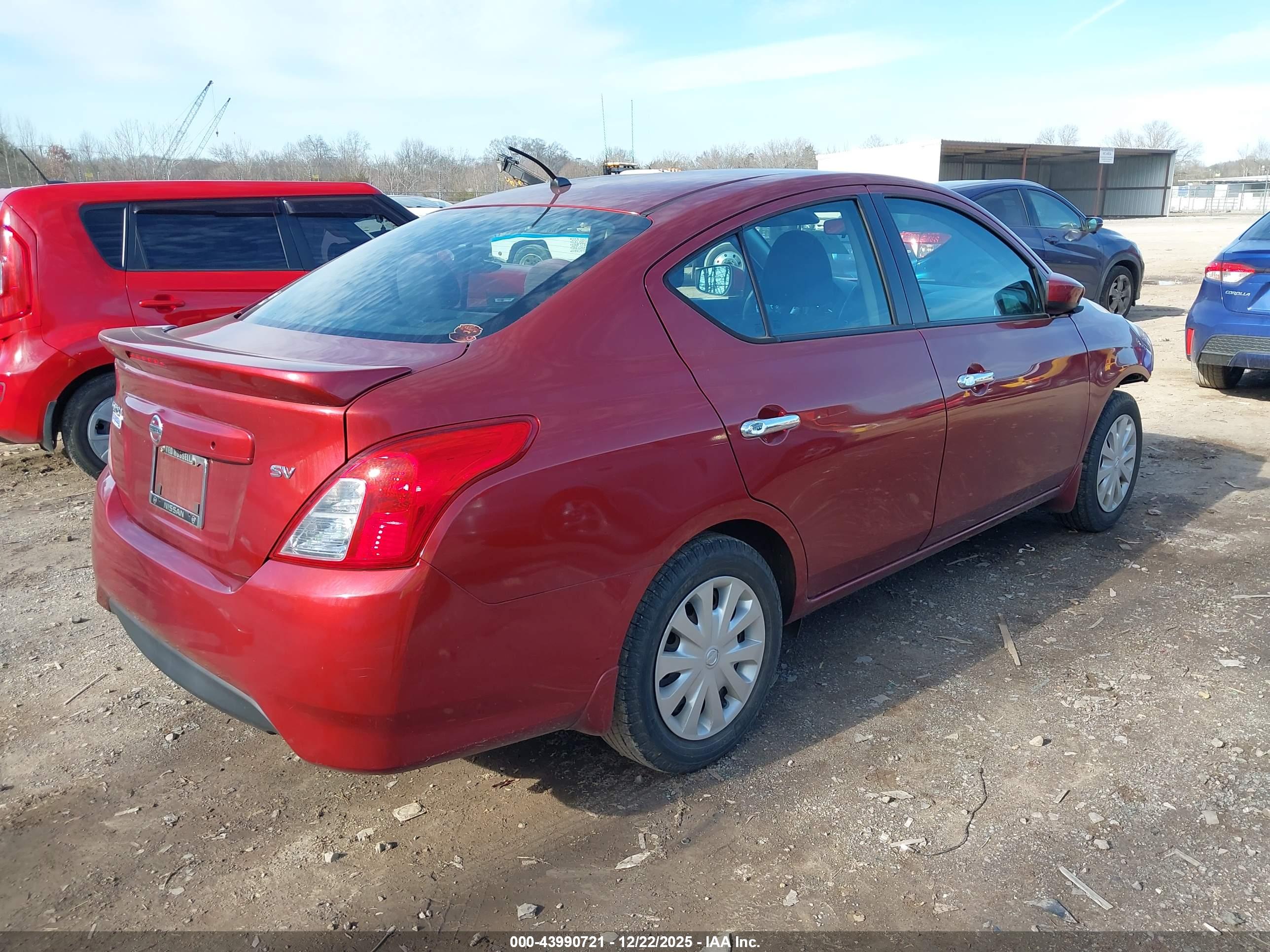 NISSAN VERSA image 4