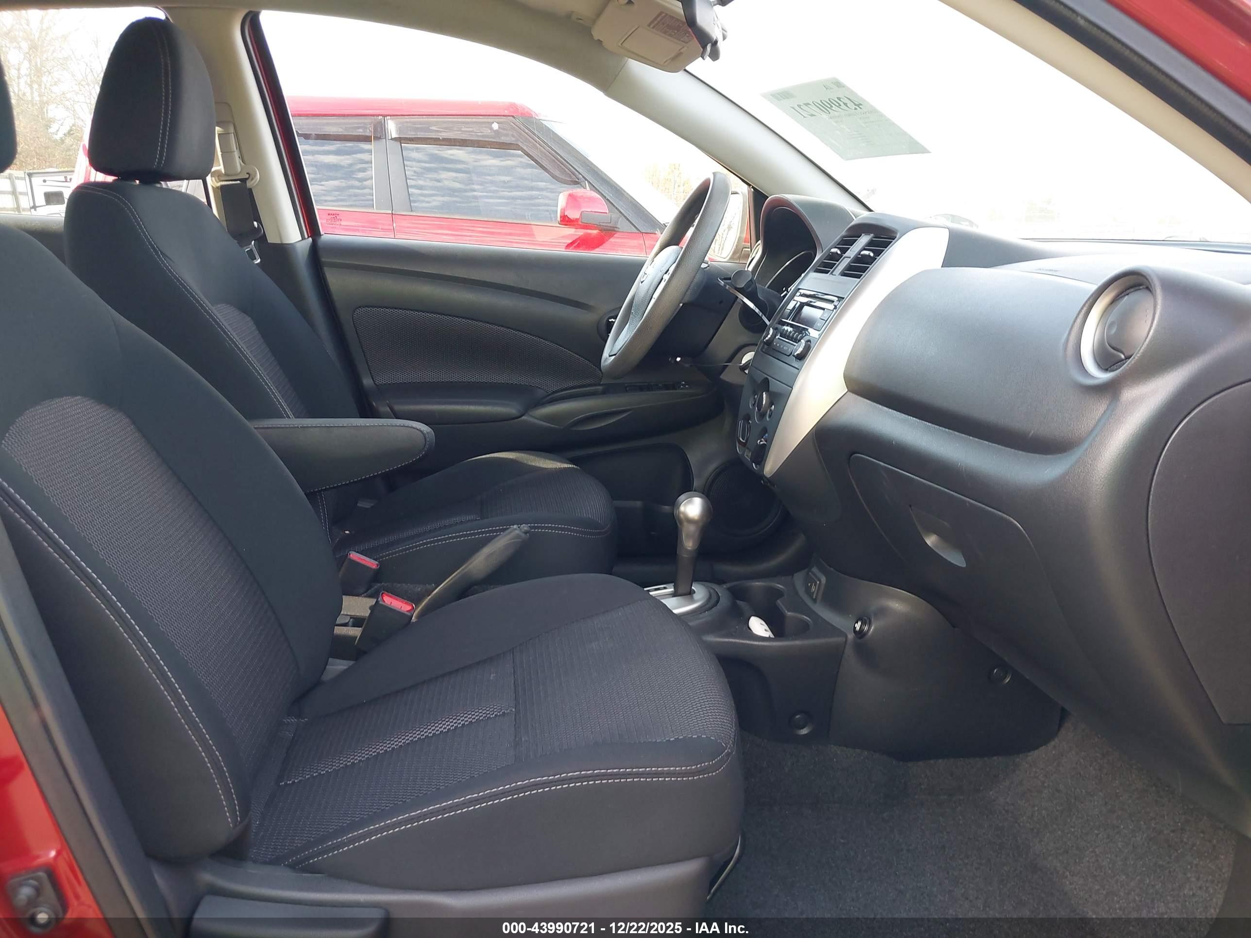 NISSAN VERSA image 5