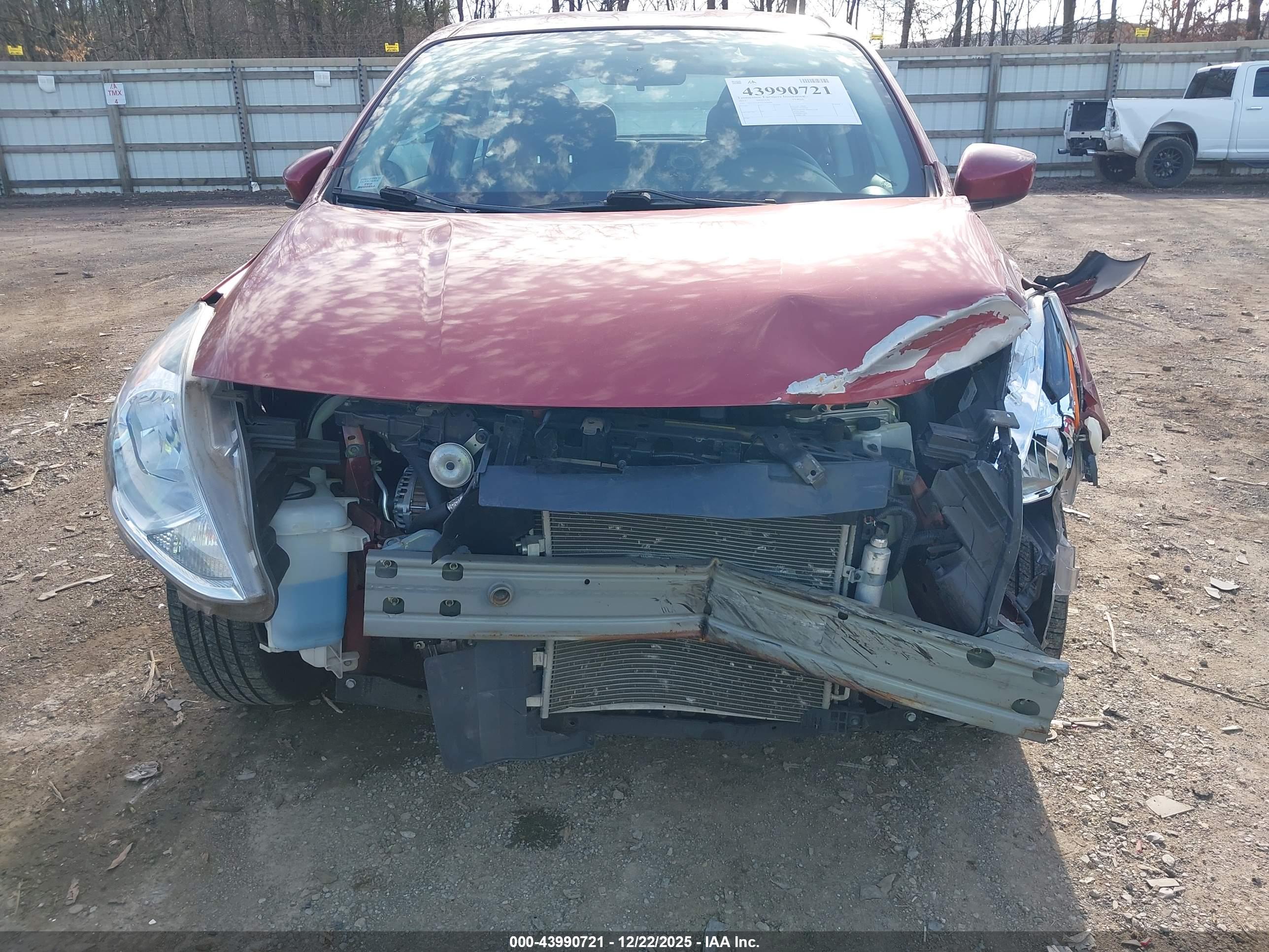 NISSAN VERSA image 6