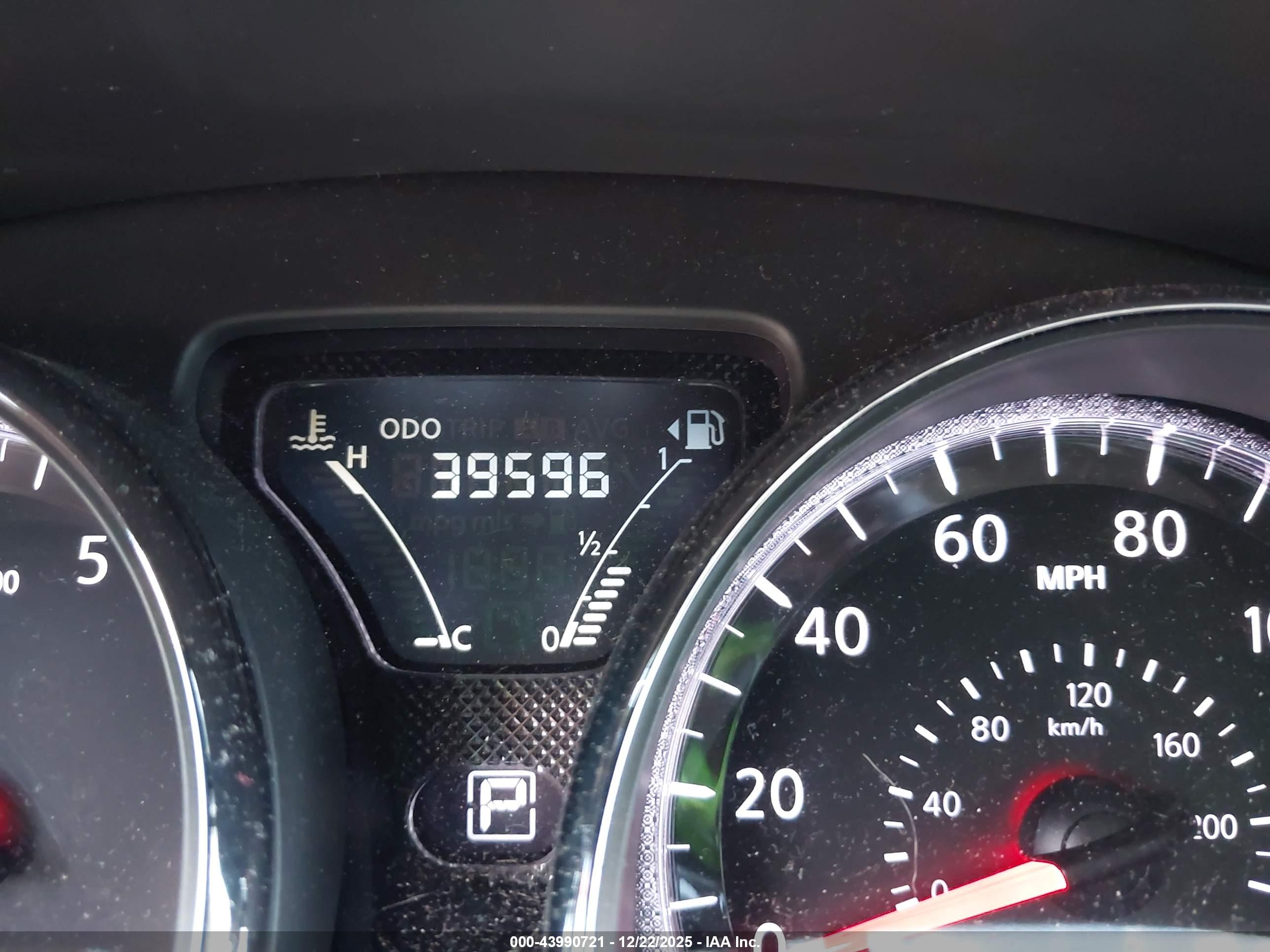 NISSAN VERSA image 7