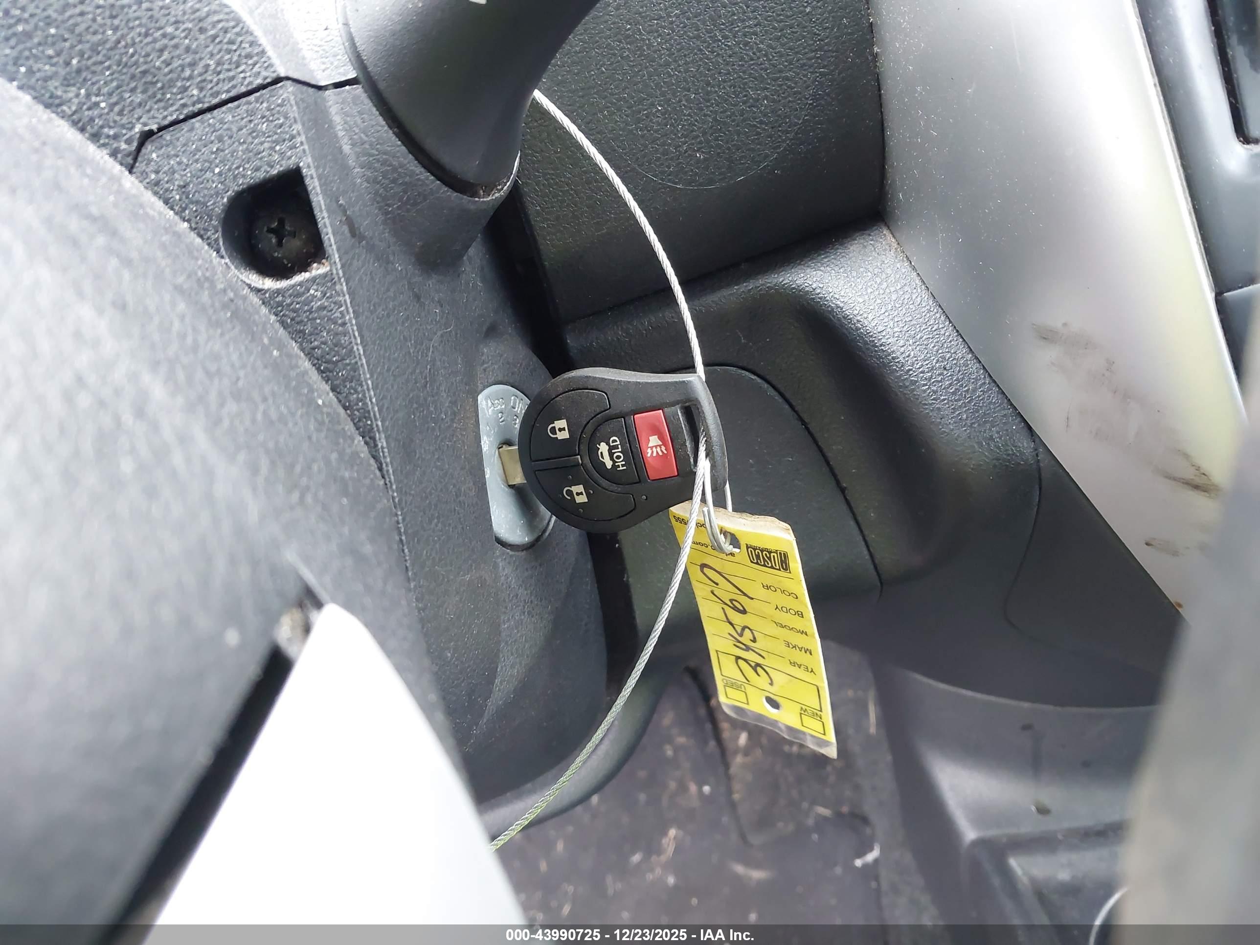 NISSAN VERSA image 11