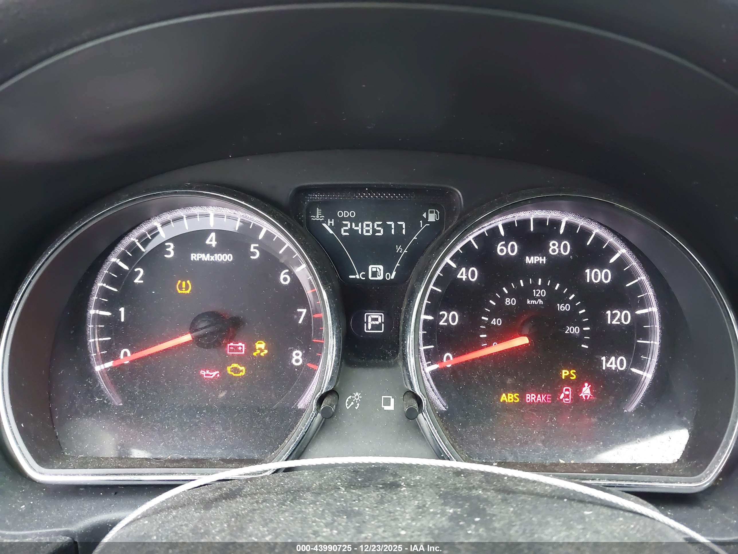 NISSAN VERSA image 7