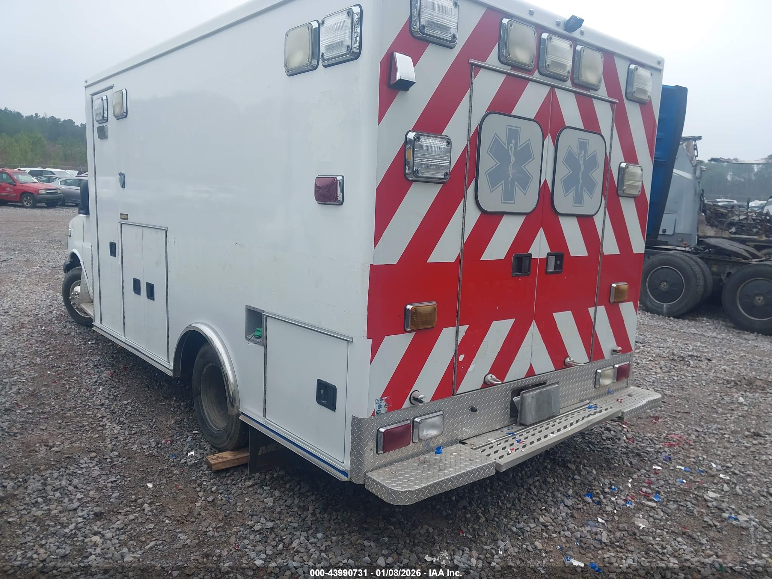 CHEVROLET EXPRESS image 3