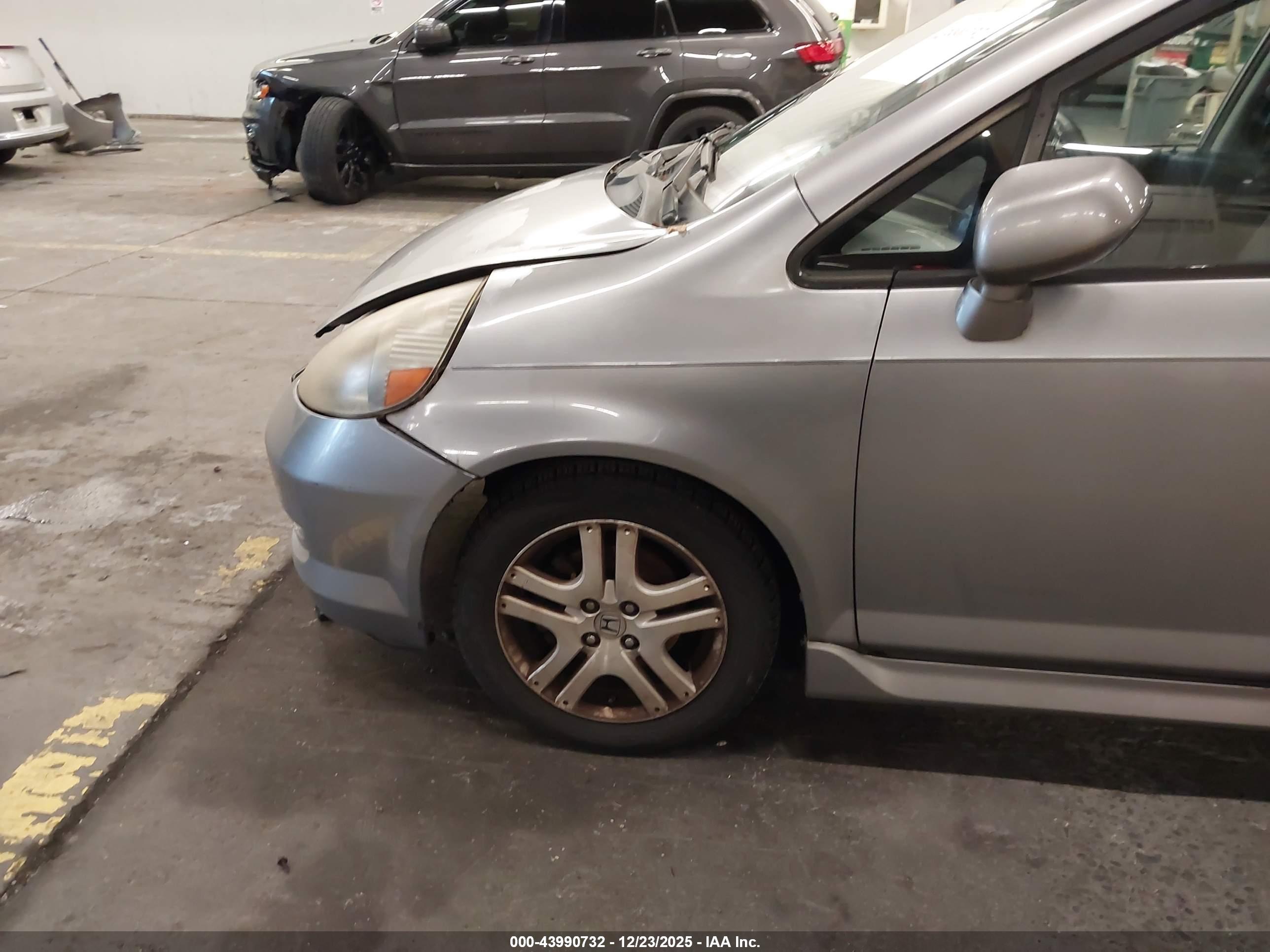 HONDA FIT image 6
