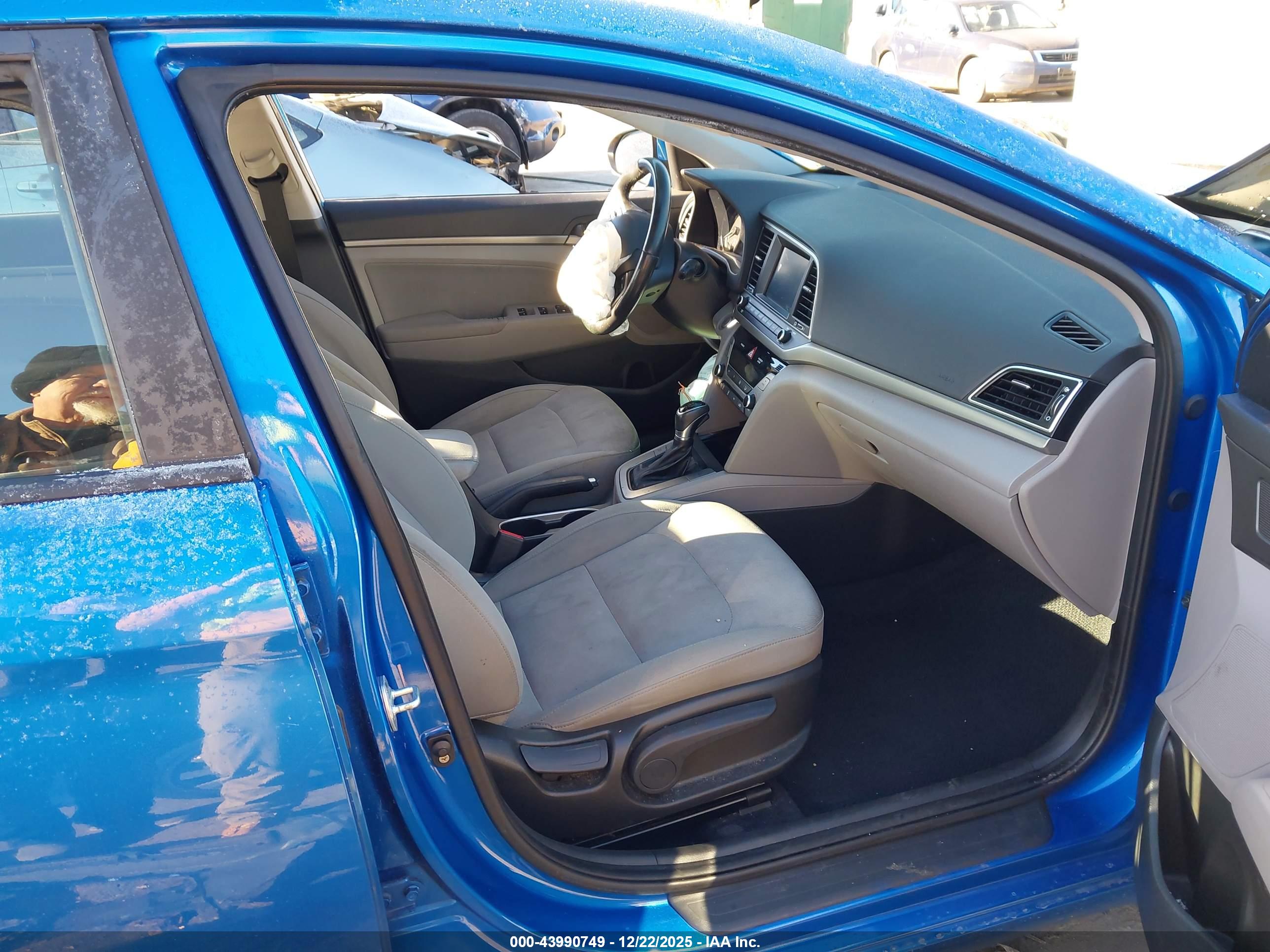 HYUNDAI ELANTRA image 5