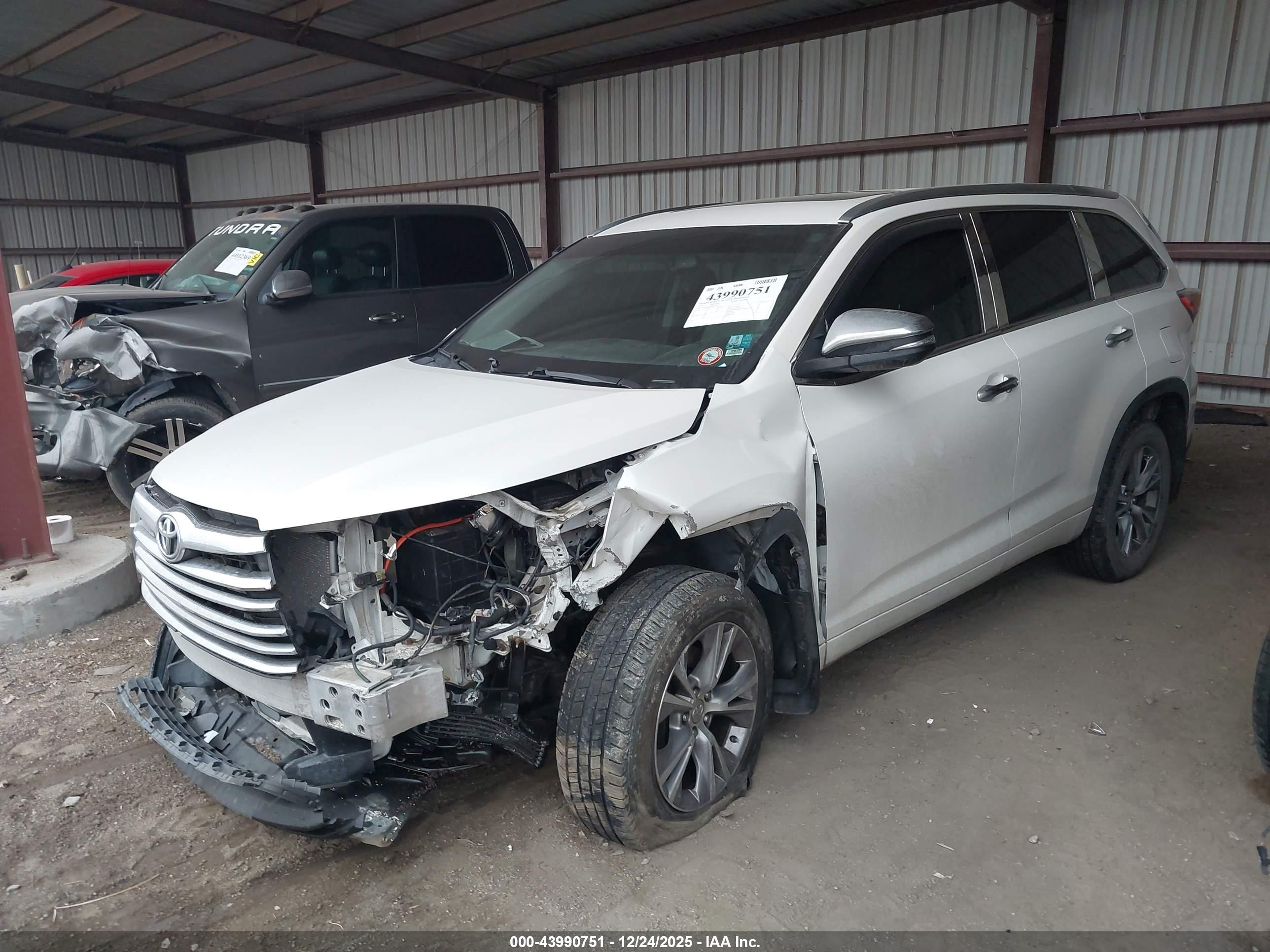 TOYOTA HIGHLANDER image 2