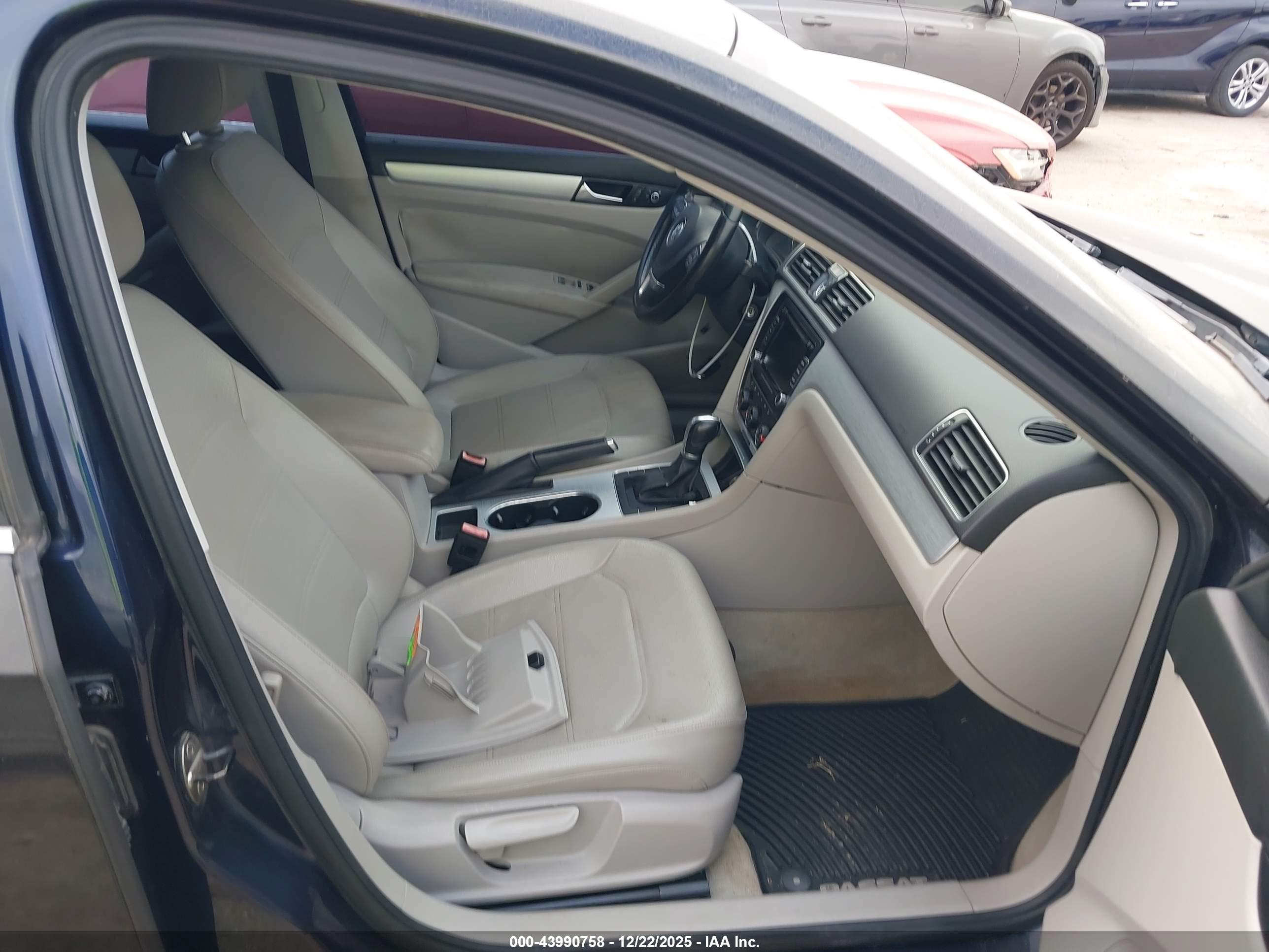 VOLKSWAGEN PASSAT image 5