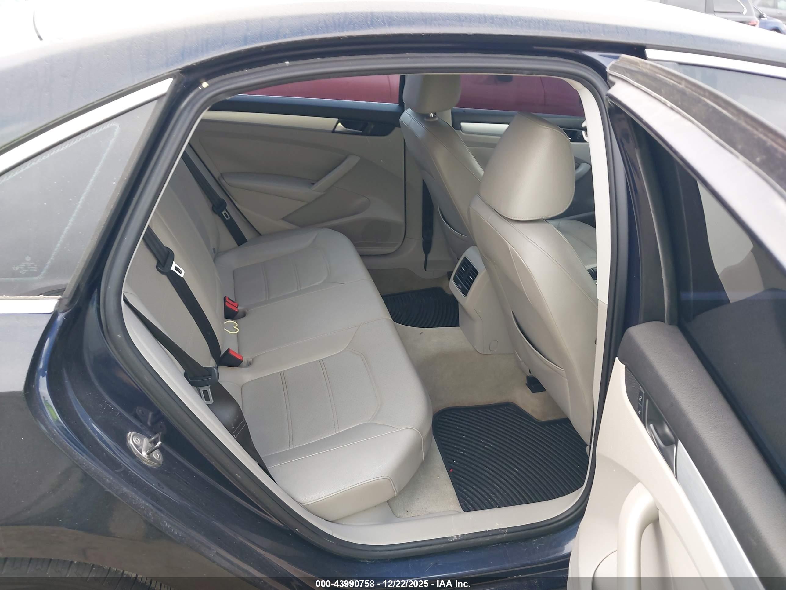 VOLKSWAGEN PASSAT image 8