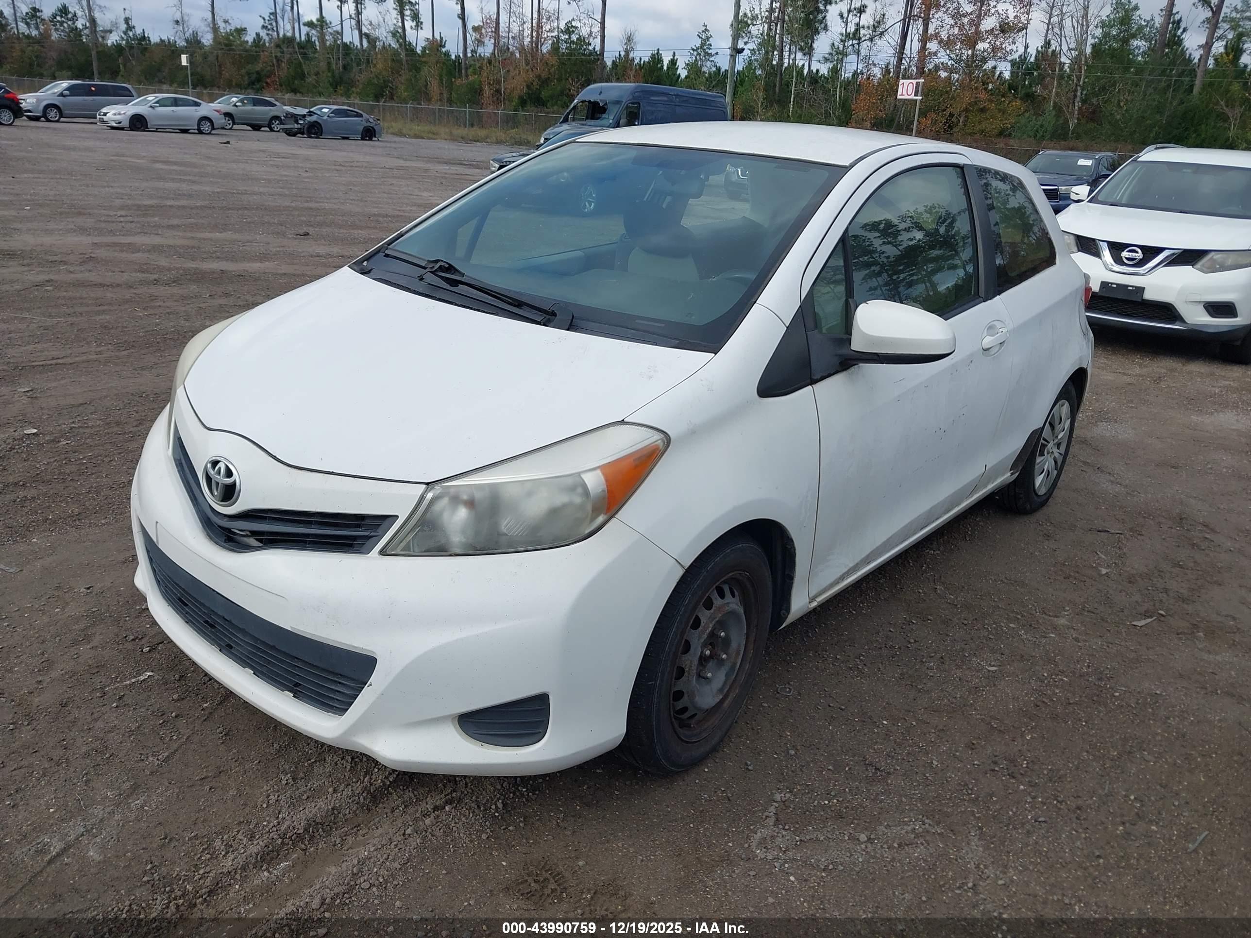 TOYOTA YARIS image 2
