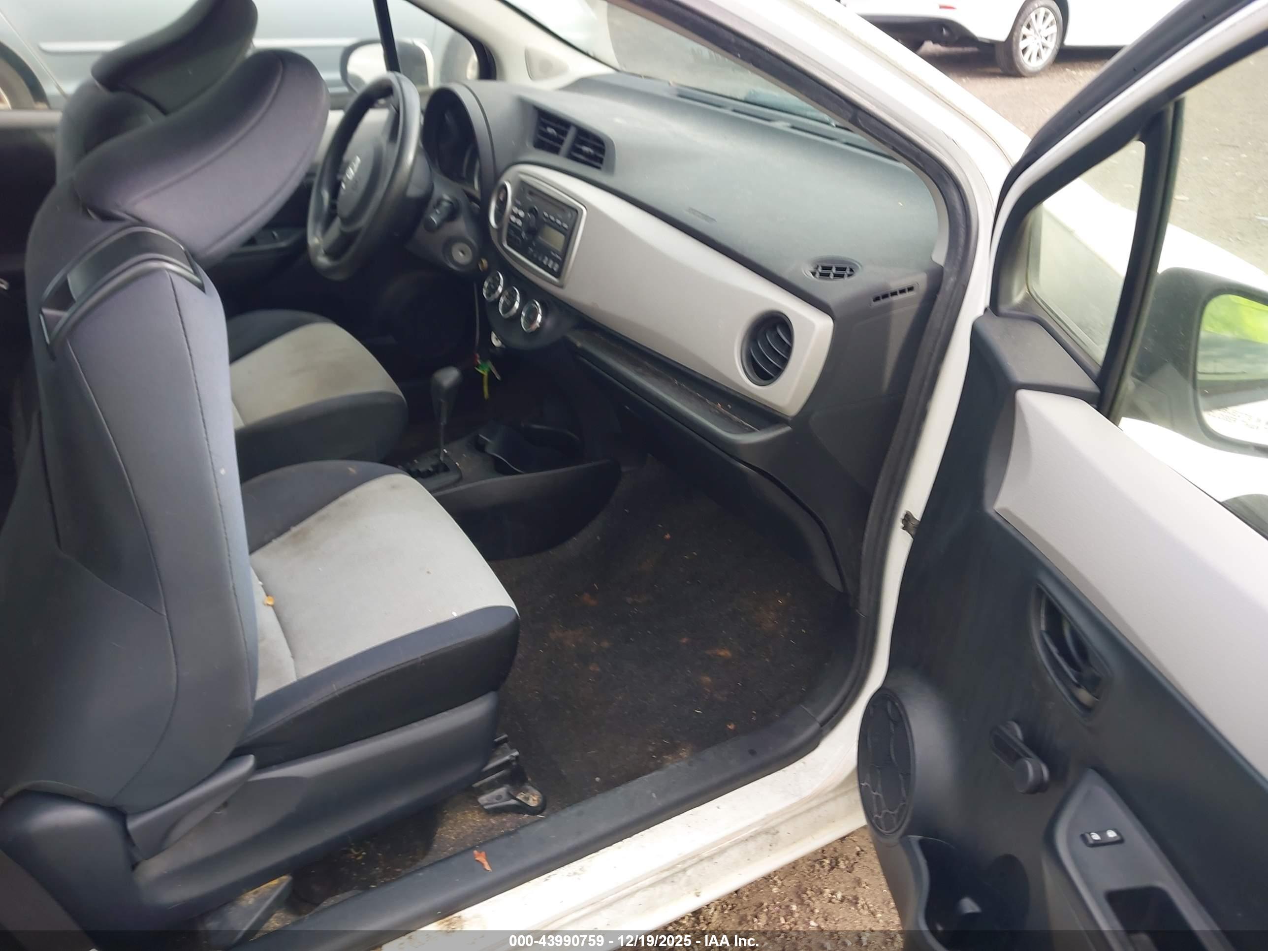 TOYOTA YARIS image 5