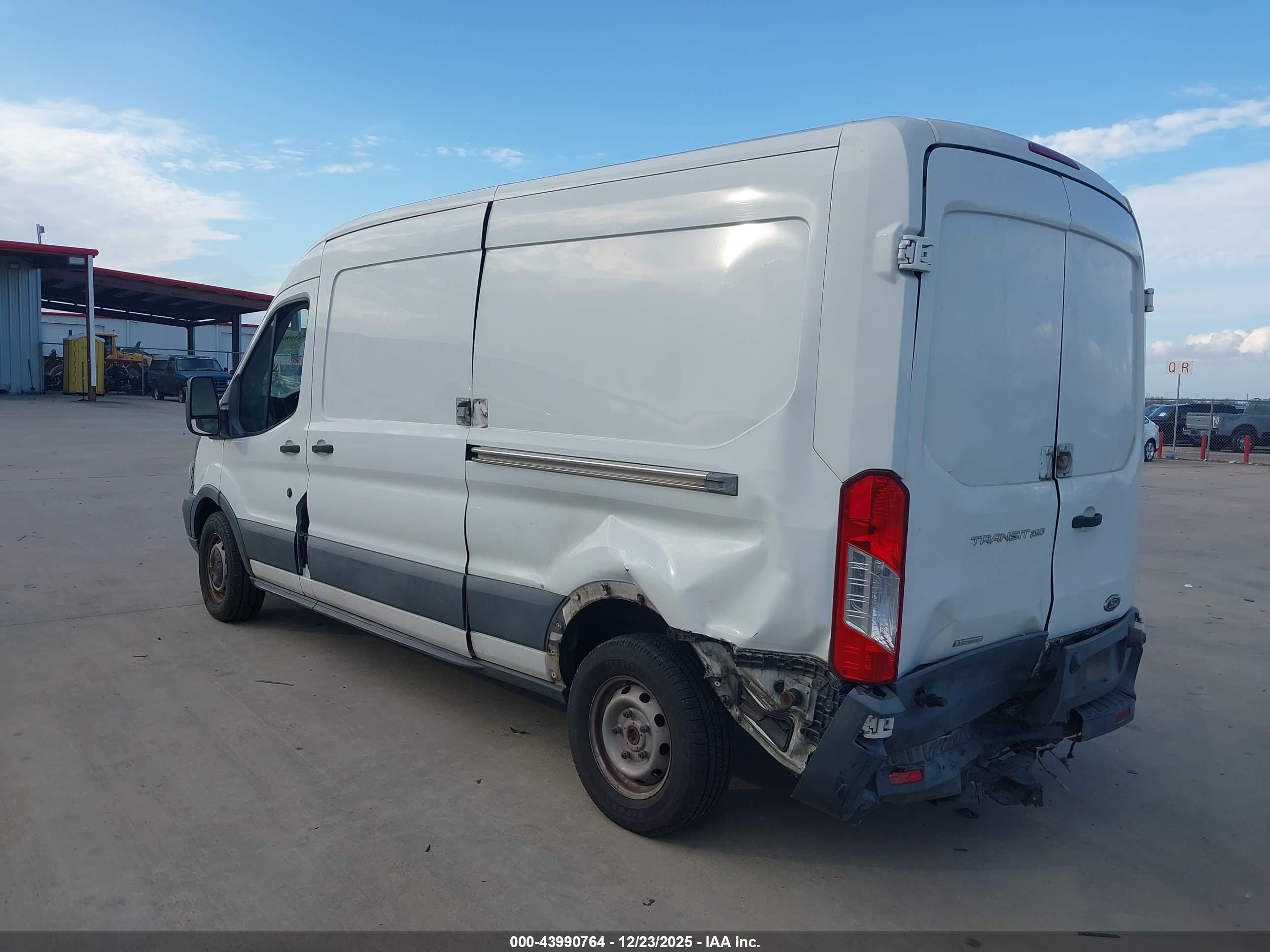 FORD TRANSIT-250 image 3